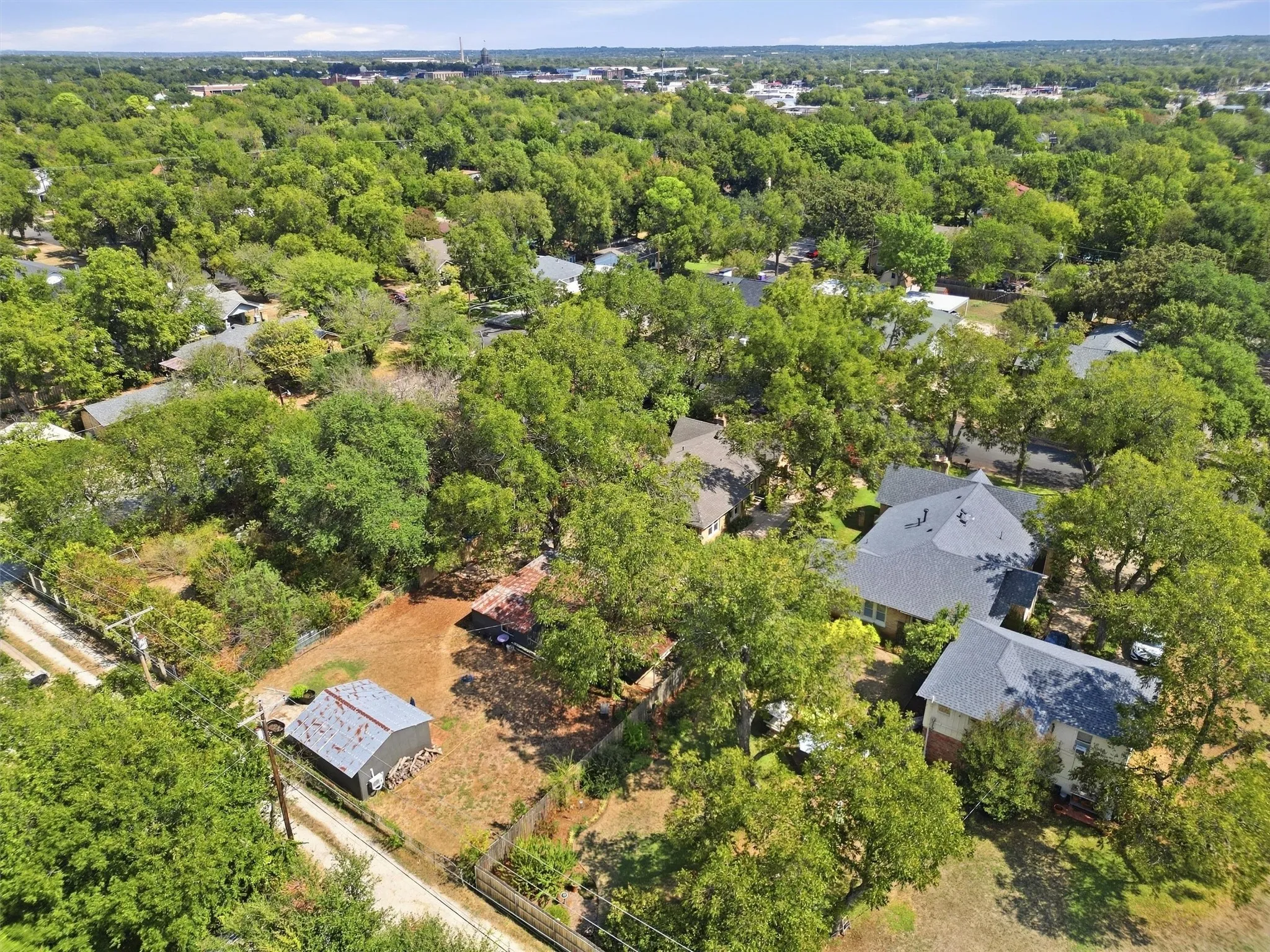 Single Family Residence For Sale in Johnson County , 704 Forrest Avenue, Cleburne, Texas 76033, 3 Bedroom, 2 Bathroom, Garage spaces, 1,811 Sqft, built in 1926, mls#21395701, Real Estate Agent in Cleburne, Homes For Sale in Johnson county, Homes For Sale in Cleburne, Realtor in Cleburne Texas, Real Estate Brokerage Independent Realty Texas, Luminita Cordes Realtor