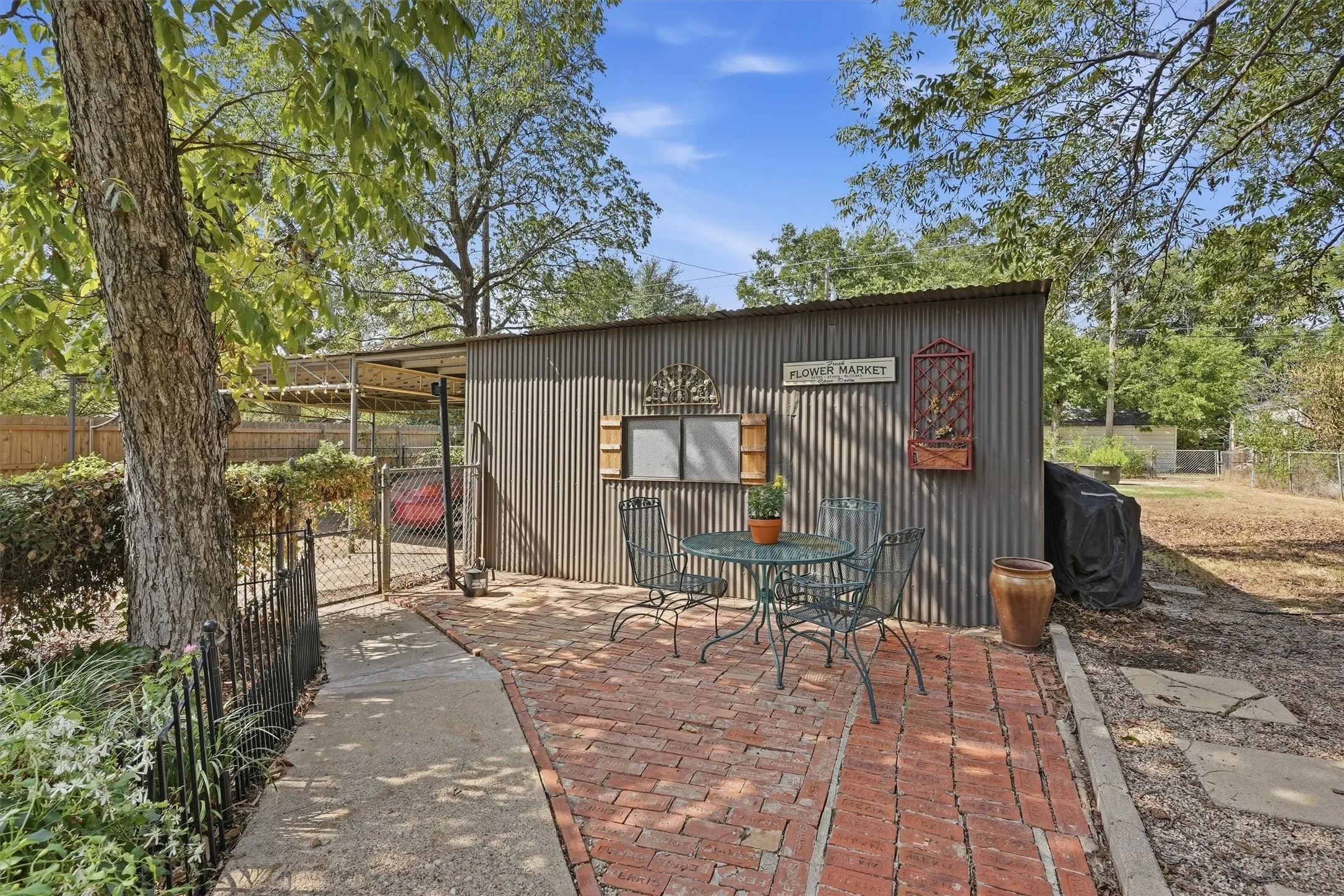 Single Family Residence For Sale in Johnson County , 704 Forrest Avenue, Cleburne, Texas 76033, 3 Bedroom, 2 Bathroom, Garage spaces, 1,811 Sqft, built in 1926, mls#21395701, Real Estate Agent in Cleburne, Homes For Sale in Johnson county, Homes For Sale in Cleburne, Realtor in Cleburne Texas, Real Estate Brokerage Independent Realty Texas, Luminita Cordes Realtor