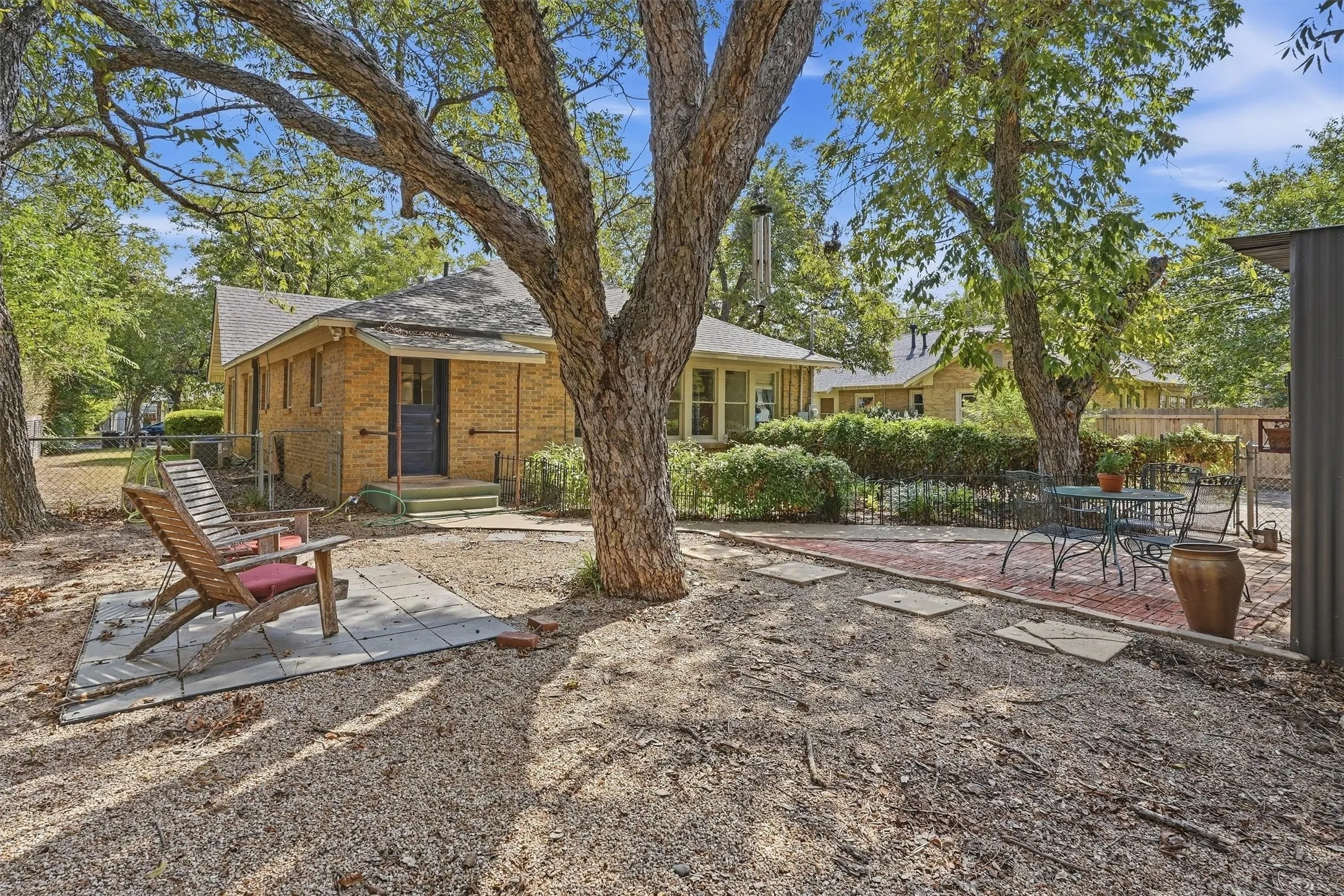 Single Family Residence For Sale in Johnson County , 704 Forrest Avenue, Cleburne, Texas 76033, 3 Bedroom, 2 Bathroom, Garage spaces, 1,811 Sqft, built in 1926, mls#21395701, Real Estate Agent in Cleburne, Homes For Sale in Johnson county, Homes For Sale in Cleburne, Realtor in Cleburne Texas, Real Estate Brokerage Independent Realty Texas, Luminita Cordes Realtor