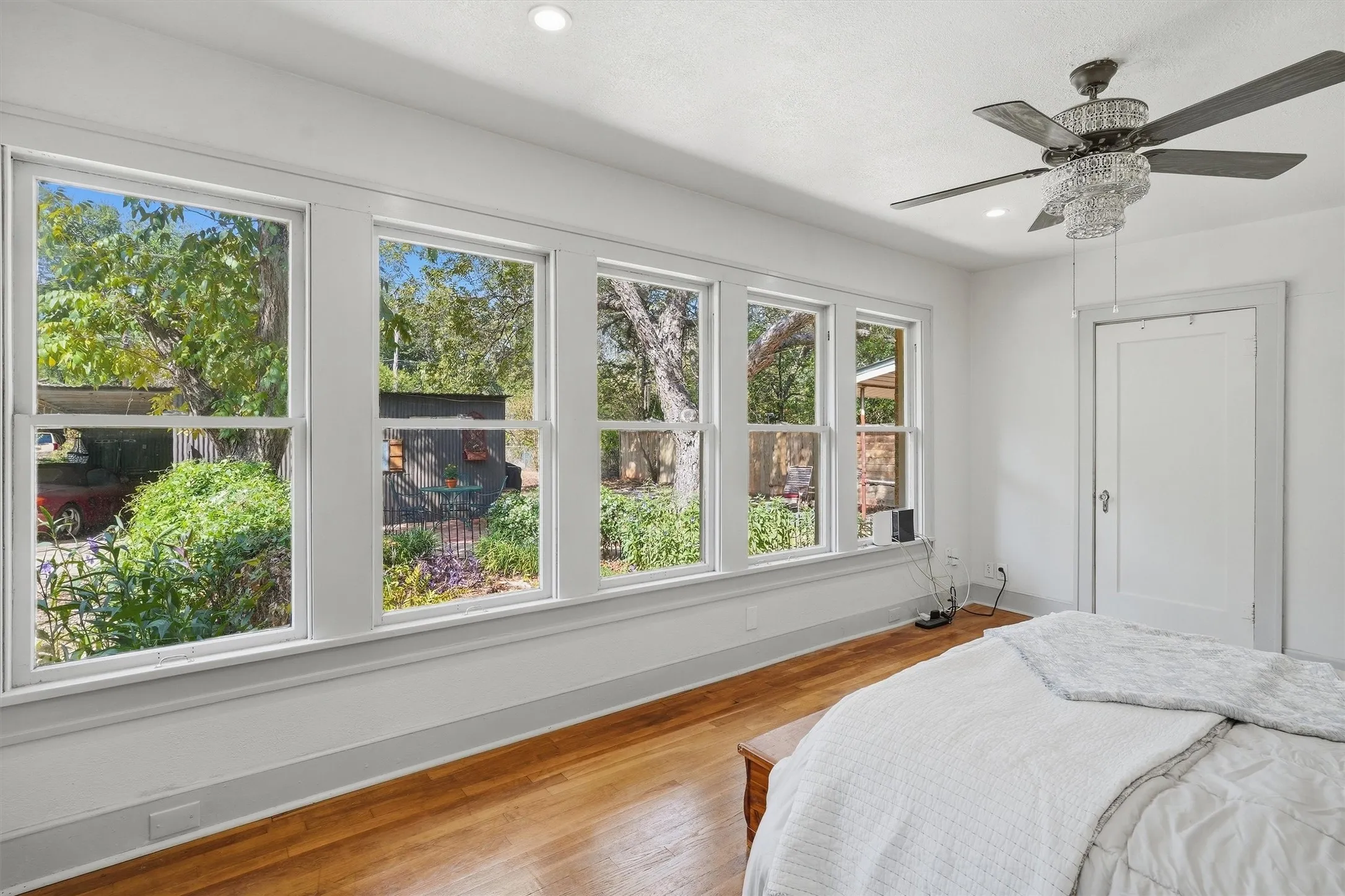Single Family Residence For Sale in Johnson County , 704 Forrest Avenue, Cleburne, Texas 76033, 3 Bedroom, 2 Bathroom, Garage spaces, 1,811 Sqft, built in 1926, mls#21395701, Real Estate Agent in Cleburne, Homes For Sale in Johnson county, Homes For Sale in Cleburne, Realtor in Cleburne Texas, Real Estate Brokerage Independent Realty Texas, Luminita Cordes Realtor
