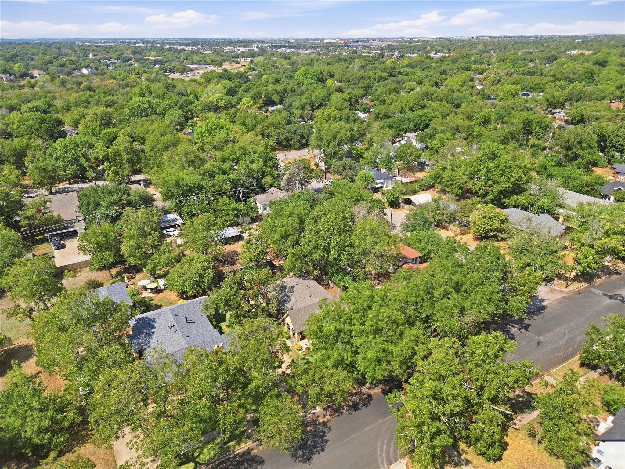 Single Family Residence For Sale in Johnson County , 704 Forrest Avenue, Cleburne, Texas 76033, 3 Bedroom, 2 Bathroom, Garage spaces, 1,811 Sqft, built in 1926, mls#21395701, Real Estate Agent in Cleburne, Homes For Sale in Johnson county, Homes For Sale in Cleburne, Realtor in Cleburne Texas, Real Estate Brokerage Independent Realty Texas, Luminita Cordes Realtor