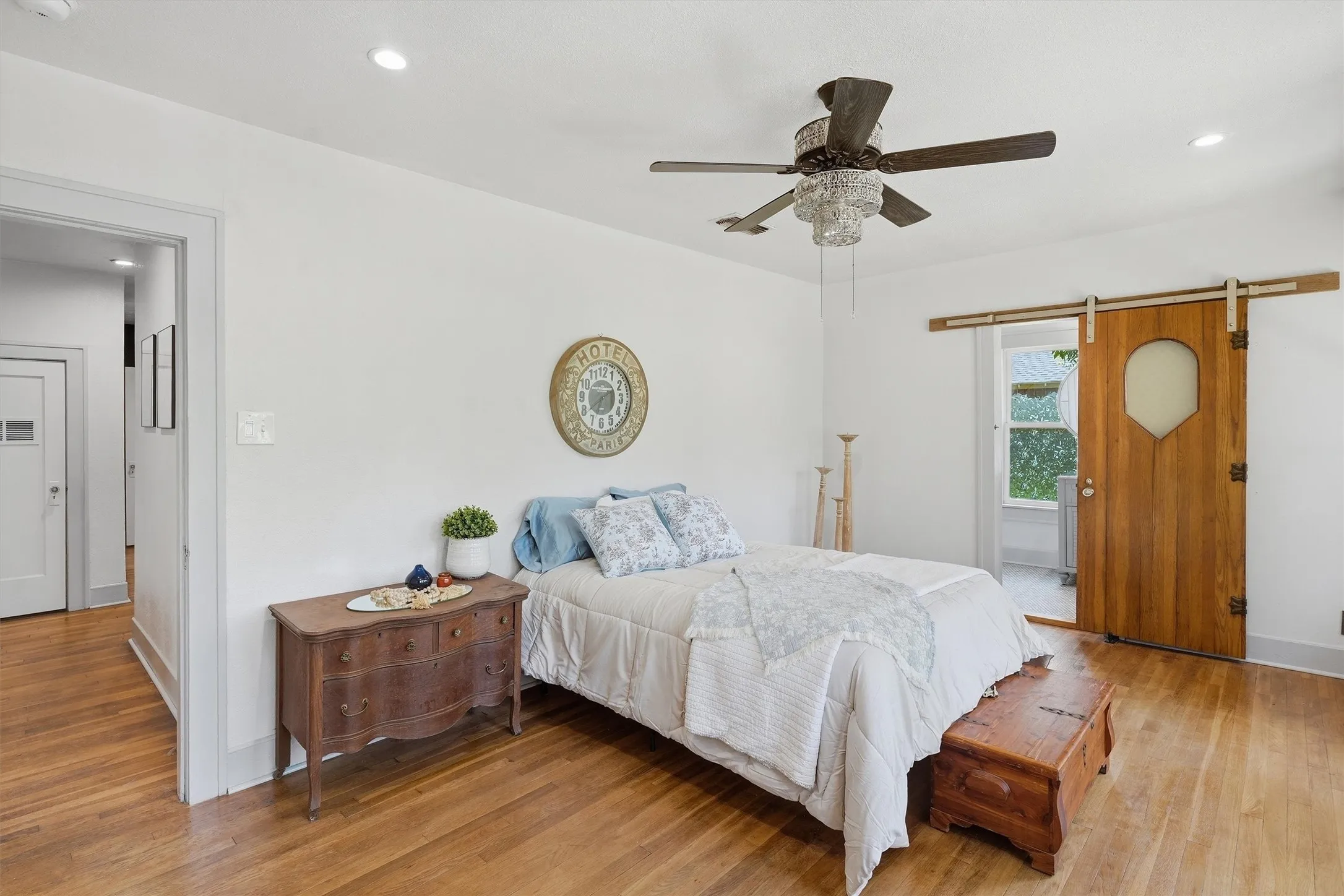 Single Family Residence For Sale in Johnson County , 704 Forrest Avenue, Cleburne, Texas 76033, 3 Bedroom, 2 Bathroom, Garage spaces, 1,811 Sqft, built in 1926, mls#21395701, Real Estate Agent in Cleburne, Homes For Sale in Johnson county, Homes For Sale in Cleburne, Realtor in Cleburne Texas, Real Estate Brokerage Independent Realty Texas, Luminita Cordes Realtor