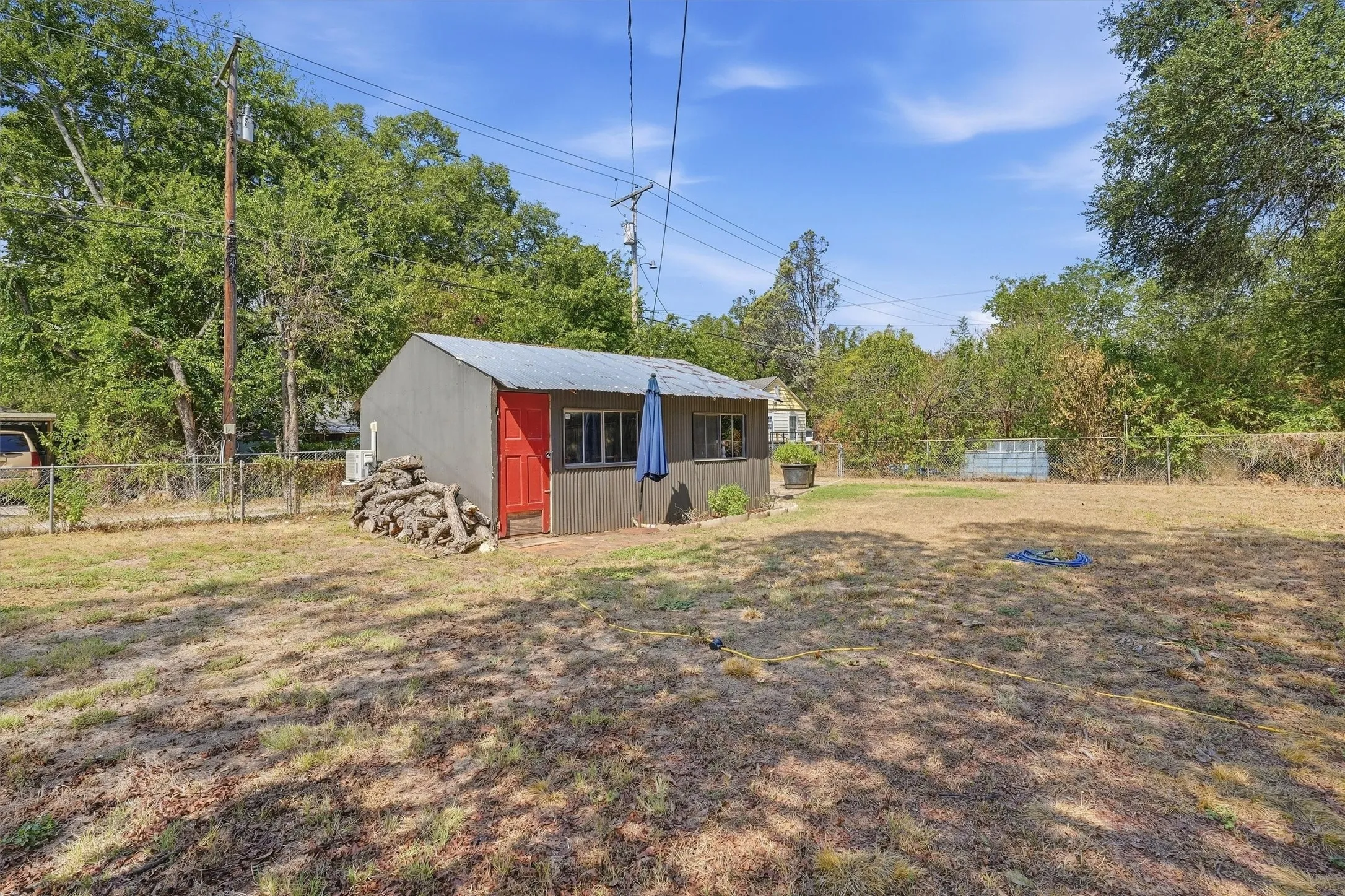 Single Family Residence For Sale in Johnson County , 704 Forrest Avenue, Cleburne, Texas 76033, 3 Bedroom, 2 Bathroom, Garage spaces, 1,811 Sqft, built in 1926, mls#21395701, Real Estate Agent in Cleburne, Homes For Sale in Johnson county, Homes For Sale in Cleburne, Realtor in Cleburne Texas, Real Estate Brokerage Independent Realty Texas, Luminita Cordes Realtor
