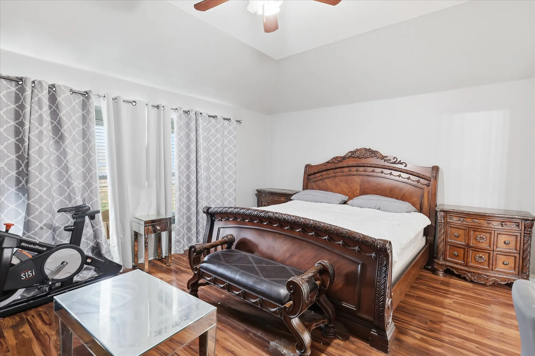 Single Family Residence For Sale in Tarrant County , 5403 Lavaca Road, Grand Prairie, Texas 75052, 4 Bedroom, 2 Bathroom, 2 Garage spaces, 2,236 Sqft, built in 2005, mls#21395982, Real Estate Agent in Grand Prairie, Homes For Sale in Tarrant county, Homes For Sale in Grand Prairie, Realtor in Grand Prairie Texas, Real Estate Brokerage Independent Realty Texas, Luminita Cordes Realtor