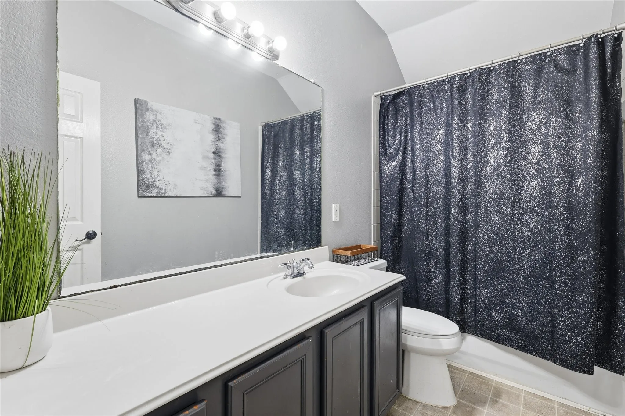 Single Family Residence For Sale in Tarrant County , 5403 Lavaca Road, Grand Prairie, Texas 75052, 4 Bedroom, 2 Bathroom, 2 Garage spaces, 2,236 Sqft, built in 2005, mls#21395982, Real Estate Agent in Grand Prairie, Homes For Sale in Tarrant county, Homes For Sale in Grand Prairie, Realtor in Grand Prairie Texas, Real Estate Brokerage Independent Realty Texas, Luminita Cordes Realtor