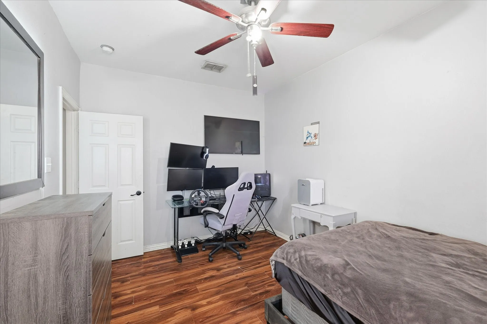 Single Family Residence For Sale in Tarrant County , 5403 Lavaca Road, Grand Prairie, Texas 75052, 4 Bedroom, 2 Bathroom, 2 Garage spaces, 2,236 Sqft, built in 2005, mls#21395982, Real Estate Agent in Grand Prairie, Homes For Sale in Tarrant county, Homes For Sale in Grand Prairie, Realtor in Grand Prairie Texas, Real Estate Brokerage Independent Realty Texas, Luminita Cordes Realtor