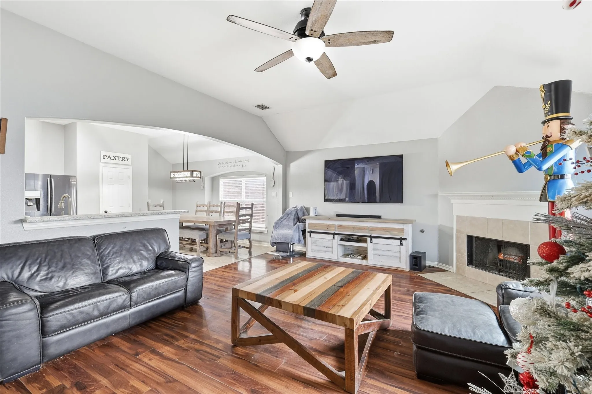 Single Family Residence For Sale in Tarrant County , 5403 Lavaca Road, Grand Prairie, Texas 75052, 4 Bedroom, 2 Bathroom, 2 Garage spaces, 2,236 Sqft, built in 2005, mls#21395982, Real Estate Agent in Grand Prairie, Homes For Sale in Tarrant county, Homes For Sale in Grand Prairie, Realtor in Grand Prairie Texas, Real Estate Brokerage Independent Realty Texas, Luminita Cordes Realtor
