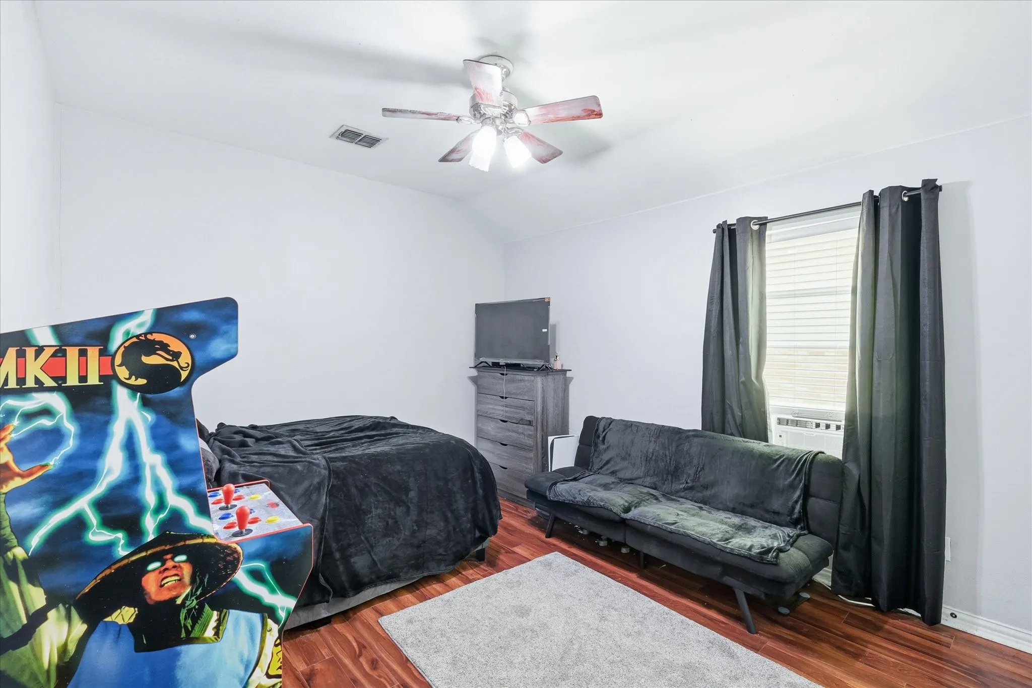 Single Family Residence For Sale in Tarrant County , 5403 Lavaca Road, Grand Prairie, Texas 75052, 4 Bedroom, 2 Bathroom, 2 Garage spaces, 2,236 Sqft, built in 2005, mls#21395982, Real Estate Agent in Grand Prairie, Homes For Sale in Tarrant county, Homes For Sale in Grand Prairie, Realtor in Grand Prairie Texas, Real Estate Brokerage Independent Realty Texas, Luminita Cordes Realtor