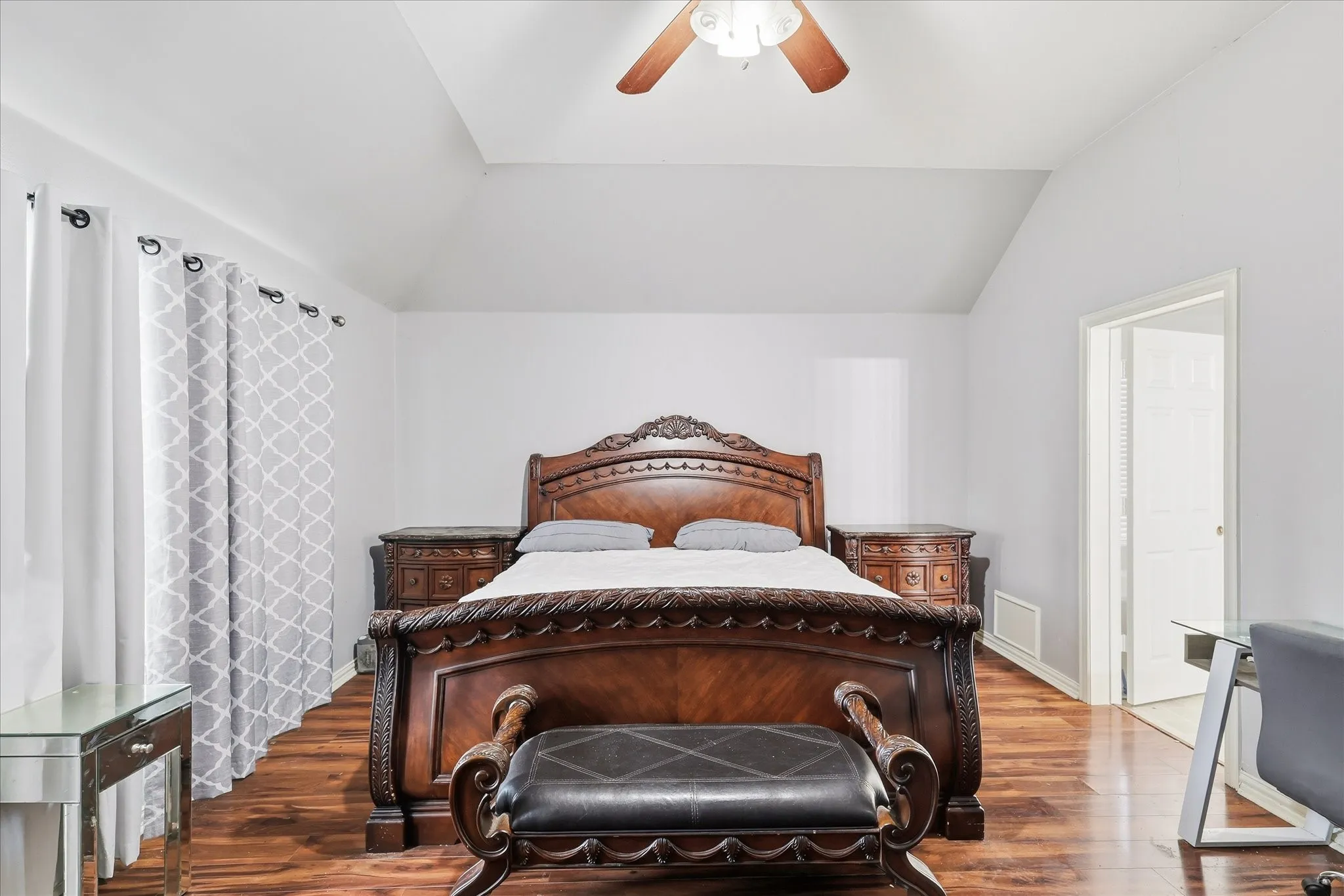 Single Family Residence For Sale in Tarrant County , 5403 Lavaca Road, Grand Prairie, Texas 75052, 4 Bedroom, 2 Bathroom, 2 Garage spaces, 2,236 Sqft, built in 2005, mls#21395982, Real Estate Agent in Grand Prairie, Homes For Sale in Tarrant county, Homes For Sale in Grand Prairie, Realtor in Grand Prairie Texas, Real Estate Brokerage Independent Realty Texas, Luminita Cordes Realtor