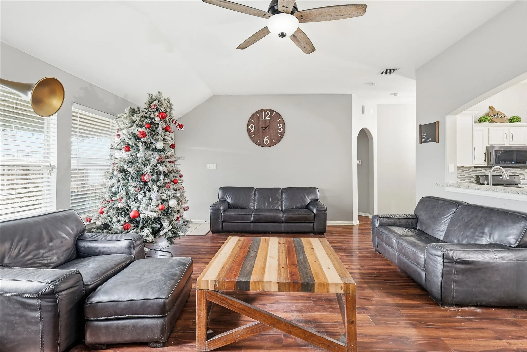 Single Family Residence For Sale in Tarrant County , 5403 Lavaca Road, Grand Prairie, Texas 75052, 4 Bedroom, 2 Bathroom, 2 Garage spaces, 2,236 Sqft, built in 2005, mls#21395982, Real Estate Agent in Grand Prairie, Homes For Sale in Tarrant county, Homes For Sale in Grand Prairie, Realtor in Grand Prairie Texas, Real Estate Brokerage Independent Realty Texas, Luminita Cordes Realtor