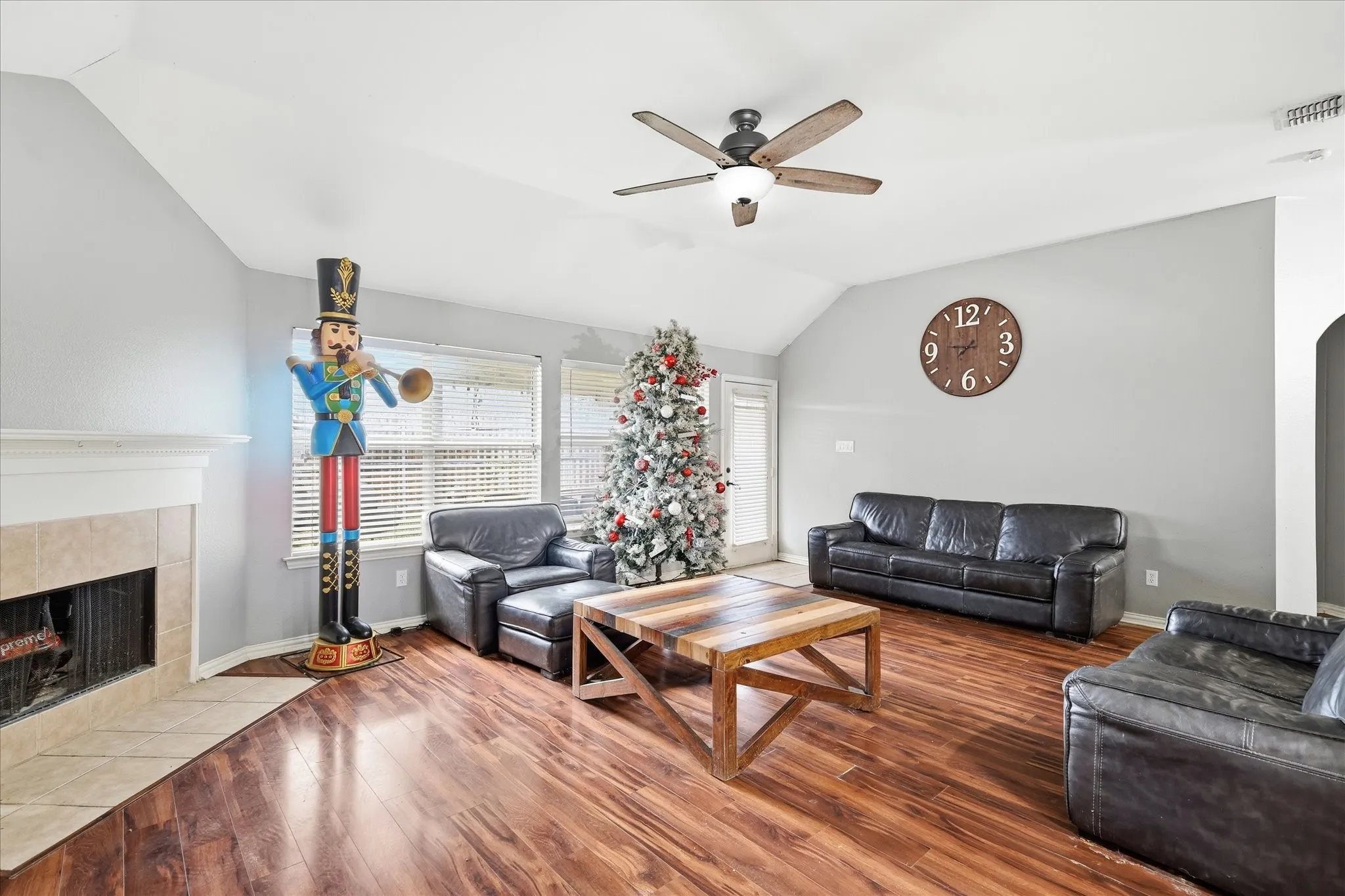 Single Family Residence For Sale in Tarrant County , 5403 Lavaca Road, Grand Prairie, Texas 75052, 4 Bedroom, 2 Bathroom, 2 Garage spaces, 2,236 Sqft, built in 2005, mls#21395982, Real Estate Agent in Grand Prairie, Homes For Sale in Tarrant county, Homes For Sale in Grand Prairie, Realtor in Grand Prairie Texas, Real Estate Brokerage Independent Realty Texas, Luminita Cordes Realtor