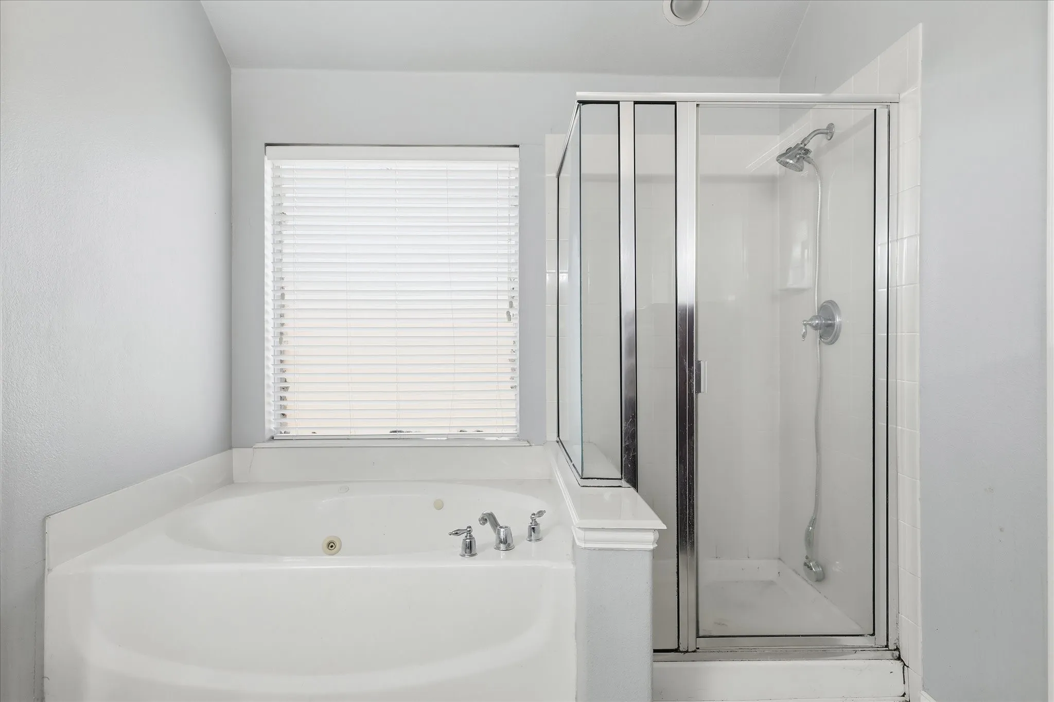 Single Family Residence For Sale in Tarrant County , 5403 Lavaca Road, Grand Prairie, Texas 75052, 4 Bedroom, 2 Bathroom, 2 Garage spaces, 2,236 Sqft, built in 2005, mls#21395982, Real Estate Agent in Grand Prairie, Homes For Sale in Tarrant county, Homes For Sale in Grand Prairie, Realtor in Grand Prairie Texas, Real Estate Brokerage Independent Realty Texas, Luminita Cordes Realtor
