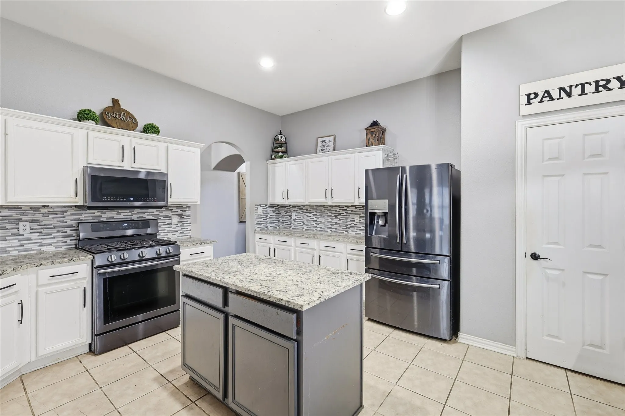 Single Family Residence For Sale in Tarrant County , 5403 Lavaca Road, Grand Prairie, Texas 75052, 4 Bedroom, 2 Bathroom, 2 Garage spaces, 2,236 Sqft, built in 2005, mls#21395982, Real Estate Agent in Grand Prairie, Homes For Sale in Tarrant county, Homes For Sale in Grand Prairie, Realtor in Grand Prairie Texas, Real Estate Brokerage Independent Realty Texas, Luminita Cordes Realtor
