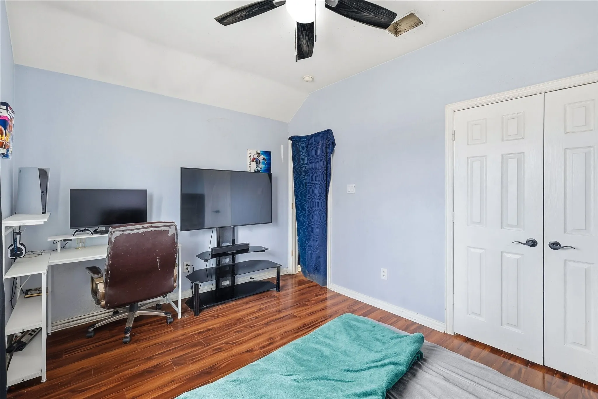 Single Family Residence For Sale in Tarrant County , 5403 Lavaca Road, Grand Prairie, Texas 75052, 4 Bedroom, 2 Bathroom, 2 Garage spaces, 2,236 Sqft, built in 2005, mls#21395982, Real Estate Agent in Grand Prairie, Homes For Sale in Tarrant county, Homes For Sale in Grand Prairie, Realtor in Grand Prairie Texas, Real Estate Brokerage Independent Realty Texas, Luminita Cordes Realtor