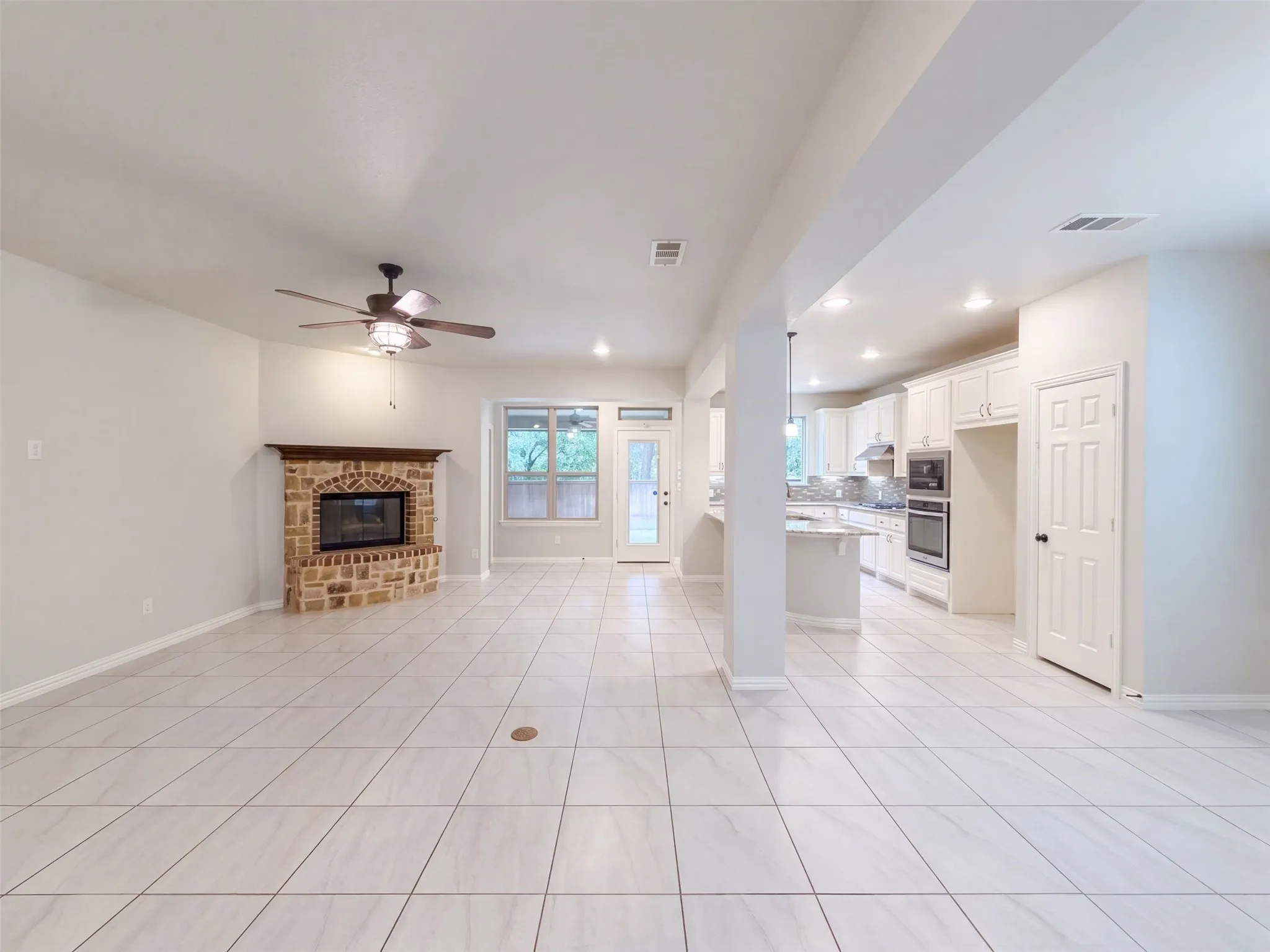 Single Family Residence For Sale in Denton County , 9332 Kaitlyn Court, Lantana, Texas 76226, 4 Bedroom, 4 Bathroom, 2 Garage spaces, 3,547 Sqft, built in 2016, mls#21396000, Real Estate Agent in Lantana, Homes For Sale in Denton county, Homes For Sale in Lantana, Realtor in Lantana Texas, Real Estate Brokerage Independent Realty Texas, Luminita Cordes Realtor
