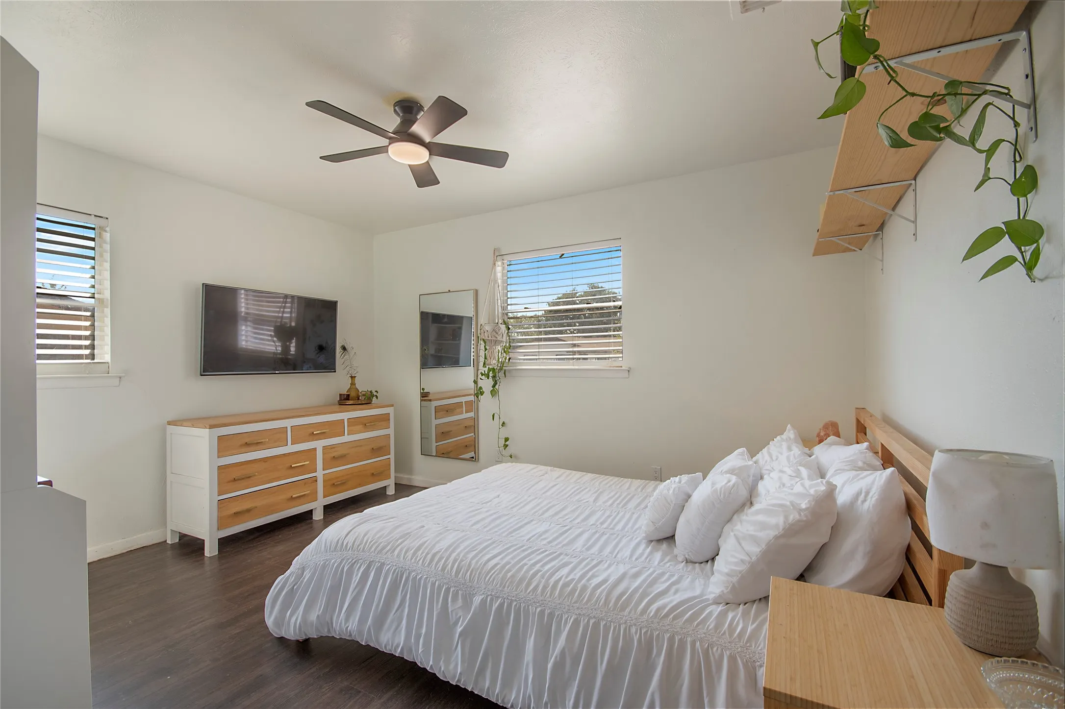 Recessed lighting and ceiling fan fixture