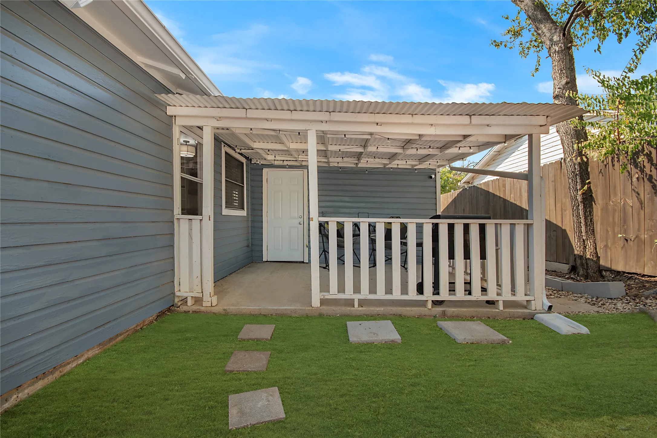 Single Family Residence For Sale in Tarrant County , 7241 Van Natta Lane, Fort Worth, Texas 76112, 3 Bedroom, 2 Bathroom, 1 Garage spaces, 996 Sqft, built in 1960, mls#21395600, Real Estate Agent in Fort Worth, Homes For Sale in Tarrant county, Homes For Sale in Fort Worth, Realtor in Fort Worth Texas, Real Estate Brokerage Independent Realty Texas, Luminita Cordes Realtor