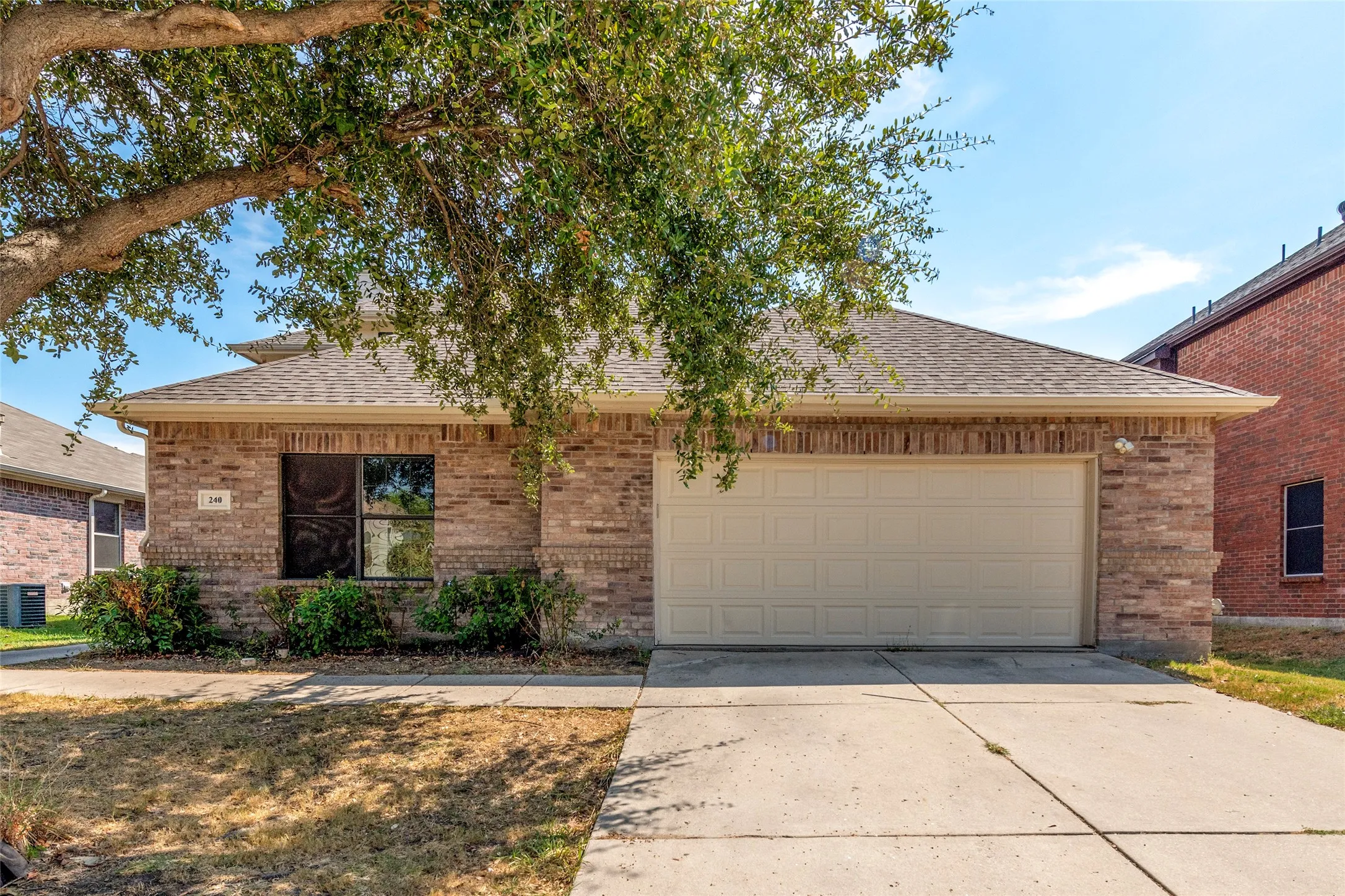 Single Family Residence For Rent in Denton County , 240 Northwood Drive, Little Elm, Texas 75068, 5 Bedroom, 3 Bathroom, 2 Garage spaces, 2,207 Sqft, built in 2006, mls#21396014, Real Estate Agent in Little Elm, Homes For Rent in Denton county, Homes For Rent in Little Elm, Realtor in Little Elm Texas, Real Estate Brokerage Independent Realty Texas, Luminita Cordes Realtor