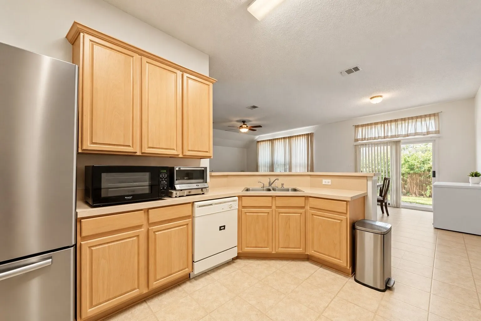 Single Family Residence For Sale in Tarrant County , 3407 Bryce Canyon, Grand Prairie, Texas 75052, 4 Bedroom, 2 Bathroom, 2 Garage spaces, 2,226 Sqft, built in 2002, mls#21389323, Real Estate Agent in Grand Prairie, Homes For Sale in Tarrant county, Homes For Sale in Grand Prairie, Realtor in Grand Prairie Texas, Real Estate Brokerage Independent Realty Texas, Luminita Cordes Realtor