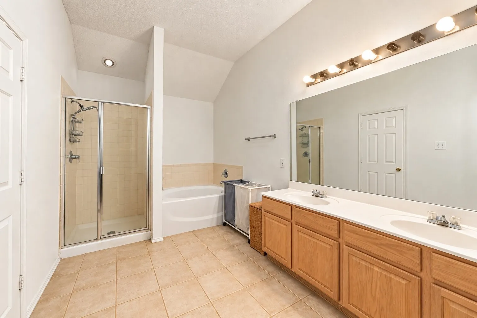 Single Family Residence For Sale in Tarrant County , 3407 Bryce Canyon, Grand Prairie, Texas 75052, 4 Bedroom, 2 Bathroom, 2 Garage spaces, 2,226 Sqft, built in 2002, mls#21389323, Real Estate Agent in Grand Prairie, Homes For Sale in Tarrant county, Homes For Sale in Grand Prairie, Realtor in Grand Prairie Texas, Real Estate Brokerage Independent Realty Texas, Luminita Cordes Realtor