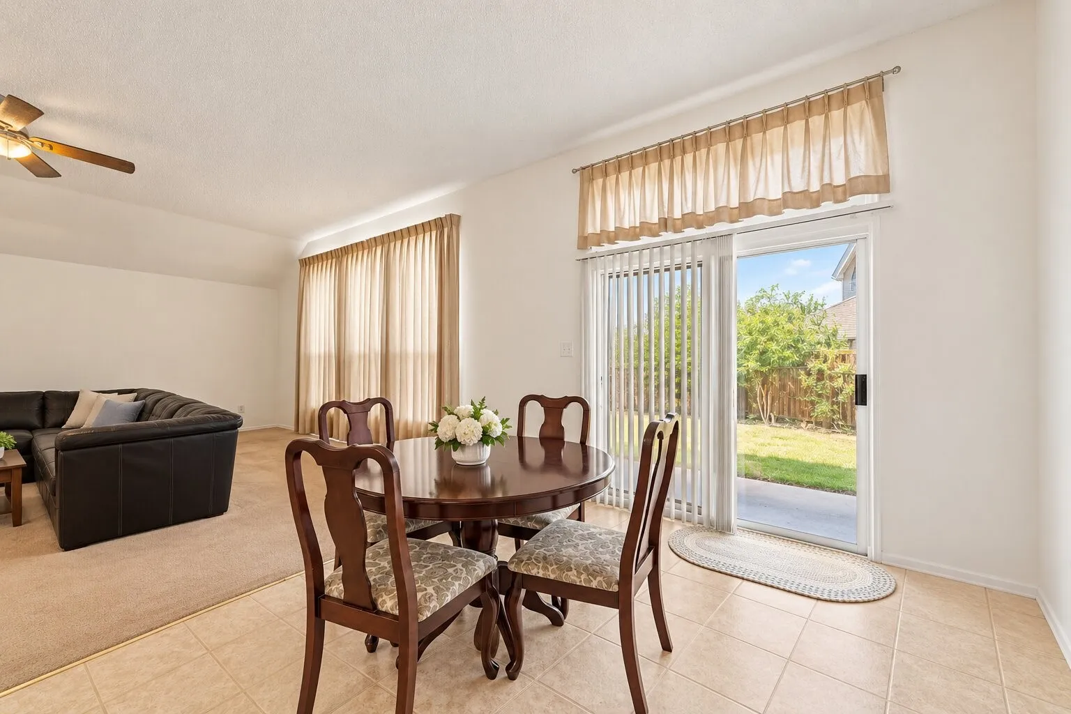Single Family Residence For Sale in Tarrant County , 3407 Bryce Canyon, Grand Prairie, Texas 75052, 4 Bedroom, 2 Bathroom, 2 Garage spaces, 2,226 Sqft, built in 2002, mls#21389323, Real Estate Agent in Grand Prairie, Homes For Sale in Tarrant county, Homes For Sale in Grand Prairie, Realtor in Grand Prairie Texas, Real Estate Brokerage Independent Realty Texas, Luminita Cordes Realtor