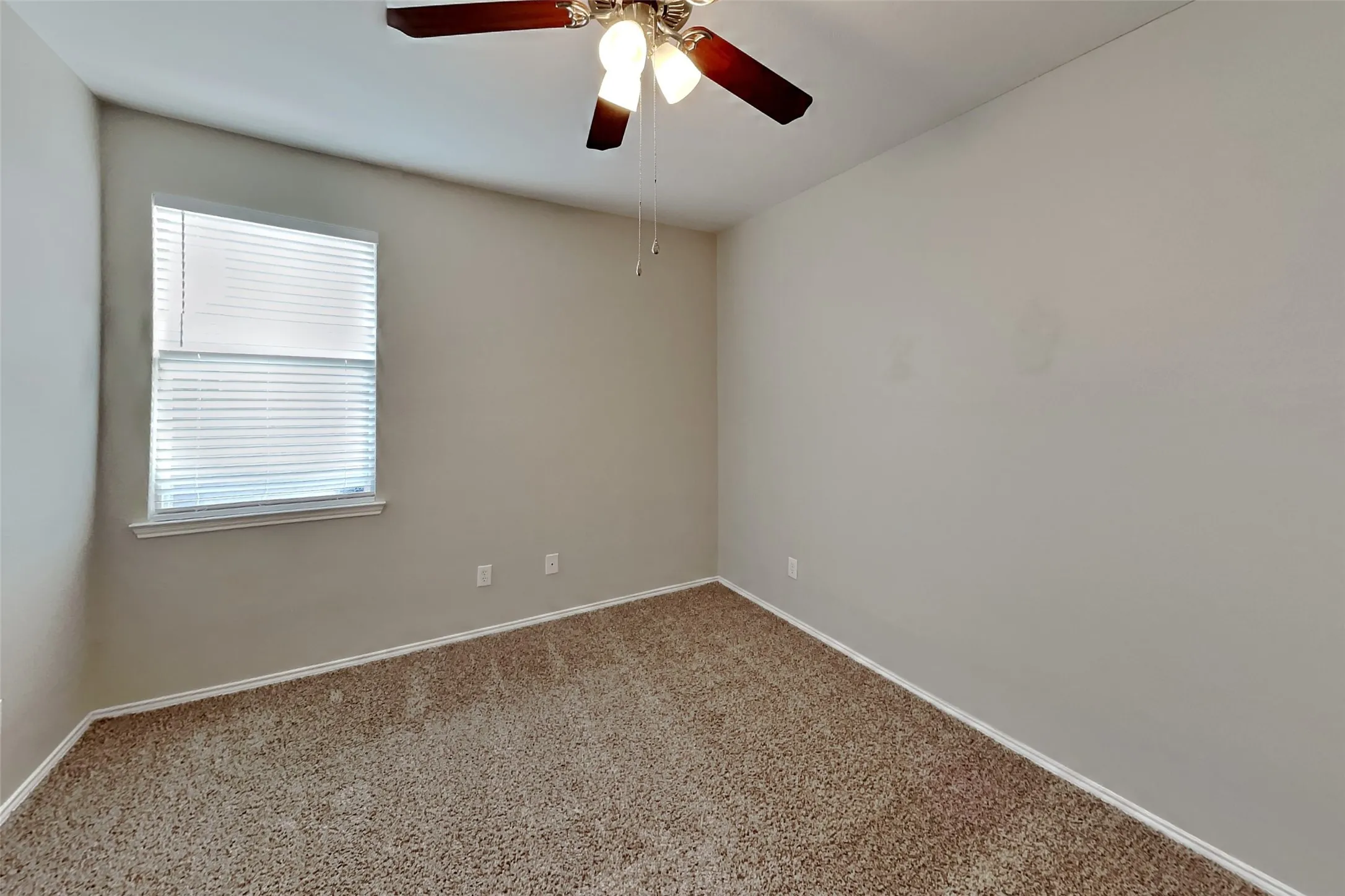 Single Family Residence For Rent in Denton County , 2021 Hickory Drive, Little Elm, Texas 75068, 3 Bedroom, 2 Bathroom, 2 Garage spaces, 2,136 Sqft, built in 2000, mls#21396013, Real Estate Agent in Little Elm, Homes For Rent in Denton county, Homes For Rent in Little Elm, Realtor in Little Elm Texas, Real Estate Brokerage Independent Realty Texas, Luminita Cordes Realtor