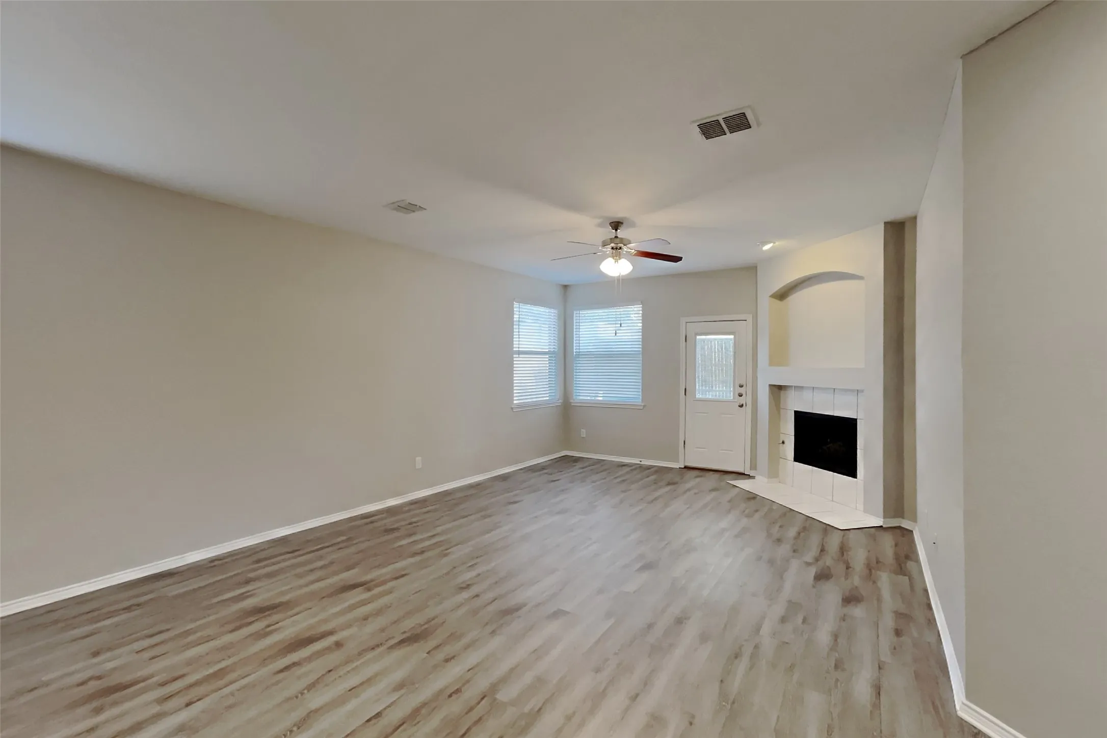 Single Family Residence For Rent in Denton County , 2021 Hickory Drive, Little Elm, Texas 75068, 3 Bedroom, 2 Bathroom, 2 Garage spaces, 2,136 Sqft, built in 2000, mls#21396013, Real Estate Agent in Little Elm, Homes For Rent in Denton county, Homes For Rent in Little Elm, Realtor in Little Elm Texas, Real Estate Brokerage Independent Realty Texas, Luminita Cordes Realtor
