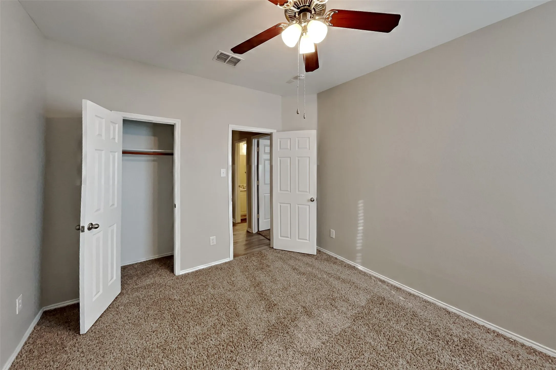 Single Family Residence For Rent in Denton County , 2021 Hickory Drive, Little Elm, Texas 75068, 3 Bedroom, 2 Bathroom, 2 Garage spaces, 2,136 Sqft, built in 2000, mls#21396013, Real Estate Agent in Little Elm, Homes For Rent in Denton county, Homes For Rent in Little Elm, Realtor in Little Elm Texas, Real Estate Brokerage Independent Realty Texas, Luminita Cordes Realtor