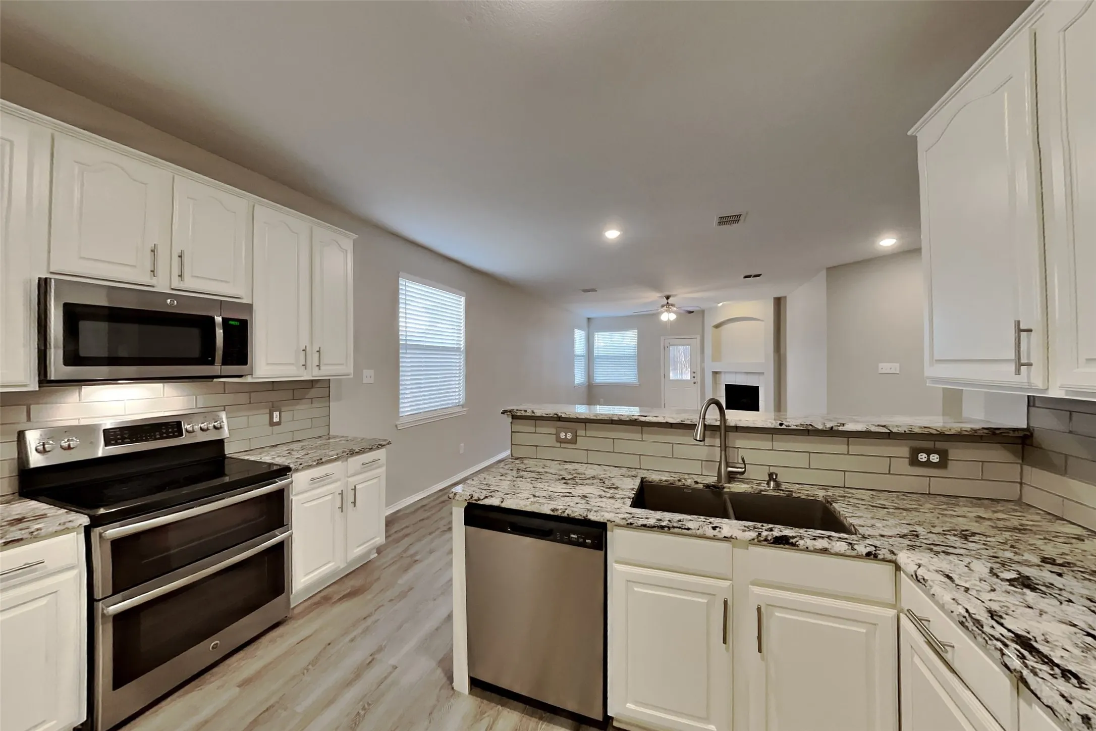 Single Family Residence For Rent in Denton County , 2021 Hickory Drive, Little Elm, Texas 75068, 3 Bedroom, 2 Bathroom, 2 Garage spaces, 2,136 Sqft, built in 2000, mls#21396013, Real Estate Agent in Little Elm, Homes For Rent in Denton county, Homes For Rent in Little Elm, Realtor in Little Elm Texas, Real Estate Brokerage Independent Realty Texas, Luminita Cordes Realtor