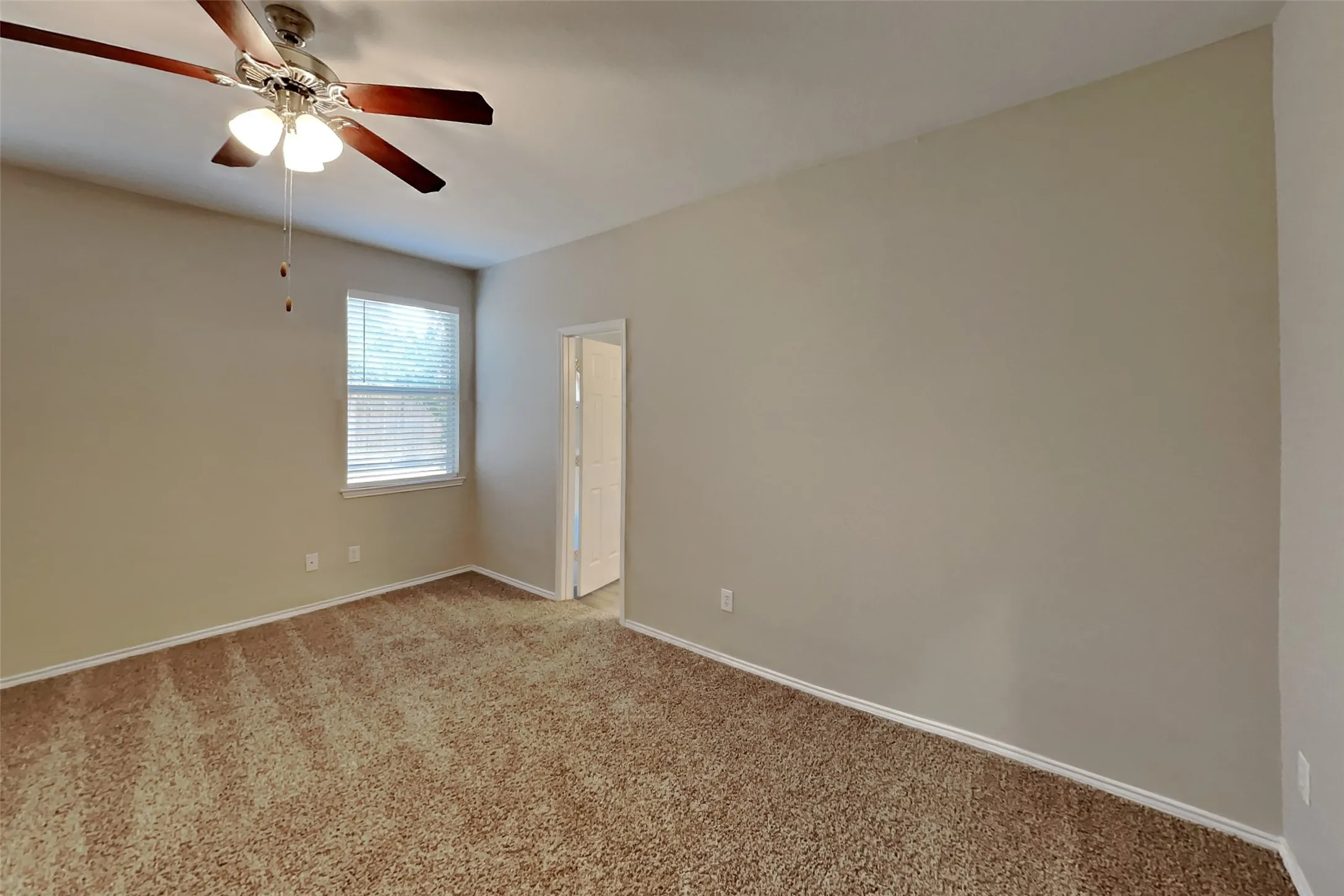 Single Family Residence For Rent in Denton County , 2021 Hickory Drive, Little Elm, Texas 75068, 3 Bedroom, 2 Bathroom, 2 Garage spaces, 2,136 Sqft, built in 2000, mls#21396013, Real Estate Agent in Little Elm, Homes For Rent in Denton county, Homes For Rent in Little Elm, Realtor in Little Elm Texas, Real Estate Brokerage Independent Realty Texas, Luminita Cordes Realtor