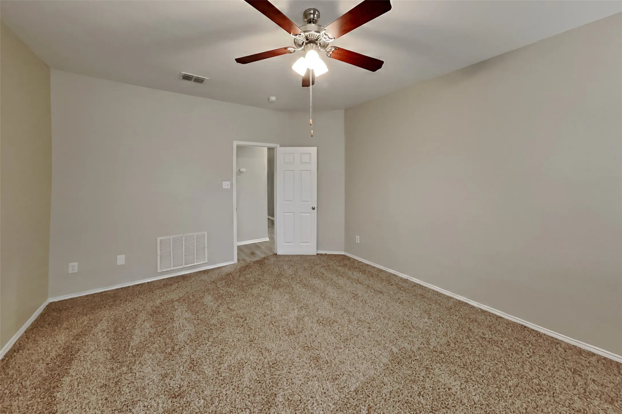 Single Family Residence For Rent in Denton County , 2021 Hickory Drive, Little Elm, Texas 75068, 3 Bedroom, 2 Bathroom, 2 Garage spaces, 2,136 Sqft, built in 2000, mls#21396013, Real Estate Agent in Little Elm, Homes For Rent in Denton county, Homes For Rent in Little Elm, Realtor in Little Elm Texas, Real Estate Brokerage Independent Realty Texas, Luminita Cordes Realtor