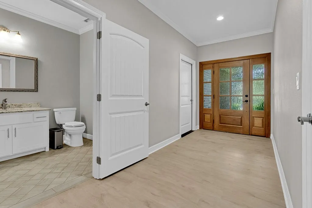 Single Family Residence For Sale in Smith County , 22782 N US Highway 69, Mineola, Texas 75773, 3 Bedroom, 3 Bathroom, 2 Garage spaces, 2,996 Sqft, built in 2018, mls#21396019, Real Estate Agent in Mineola, Homes For Sale in Smith county, Homes For Sale in Mineola, Realtor in Mineola Texas, Real Estate Brokerage Independent Realty Texas, Luminita Cordes Realtor