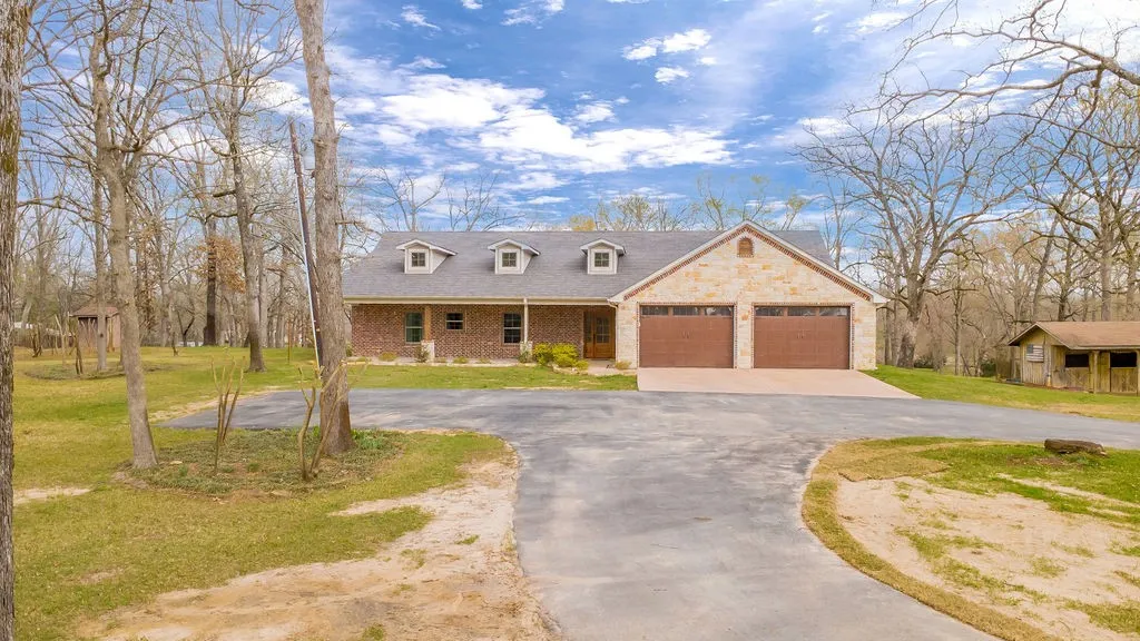 Single Family Residence For Sale in Smith County , 22782 N US Highway 69, Mineola, Texas 75773, 3 Bedroom, 3 Bathroom, 2 Garage spaces, 2,996 Sqft, built in 2018, mls#21396019, Real Estate Agent in Mineola, Homes For Sale in Smith county, Homes For Sale in Mineola, Realtor in Mineola Texas, Real Estate Brokerage Independent Realty Texas, Luminita Cordes Realtor