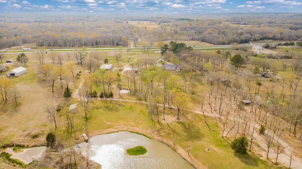 Single Family Residence For Sale in Smith County , 22782 N US Highway 69, Mineola, Texas 75773, 3 Bedroom, 3 Bathroom, 2 Garage spaces, 2,996 Sqft, built in 2018, mls#21396019, Real Estate Agent in Mineola, Homes For Sale in Smith county, Homes For Sale in Mineola, Realtor in Mineola Texas, Real Estate Brokerage Independent Realty Texas, Luminita Cordes Realtor