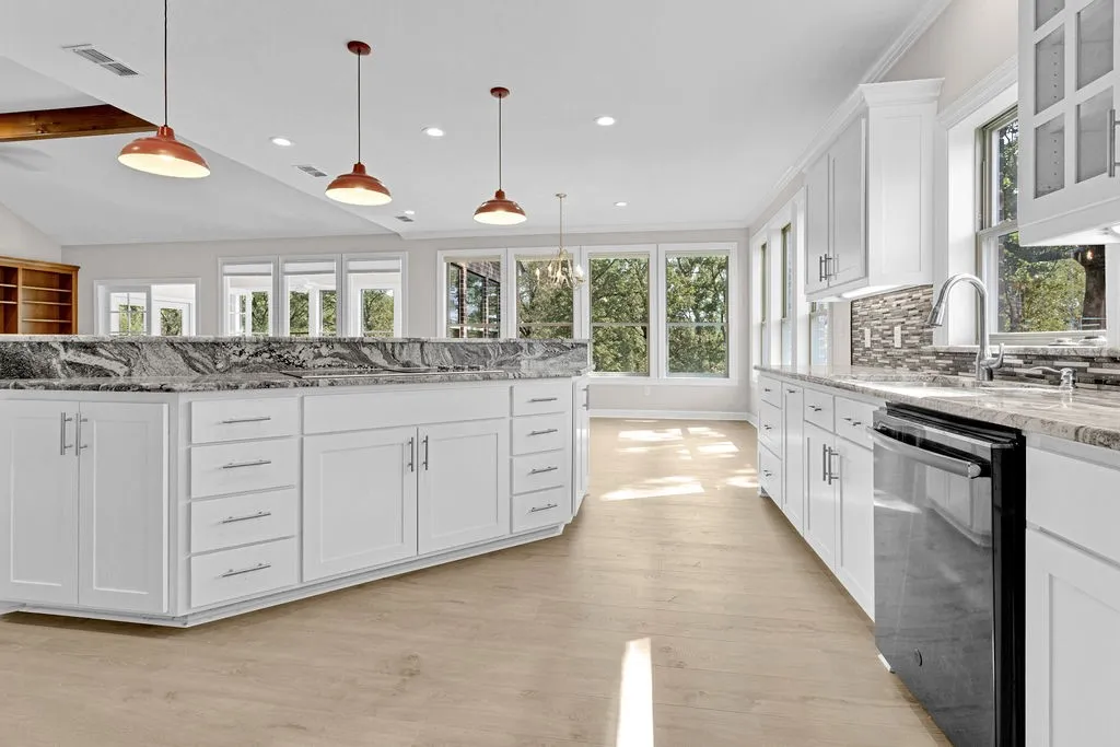 Single Family Residence For Sale in Smith County , 22782 N US Highway 69, Mineola, Texas 75773, 3 Bedroom, 3 Bathroom, 2 Garage spaces, 2,996 Sqft, built in 2018, mls#21396019, Real Estate Agent in Mineola, Homes For Sale in Smith county, Homes For Sale in Mineola, Realtor in Mineola Texas, Real Estate Brokerage Independent Realty Texas, Luminita Cordes Realtor