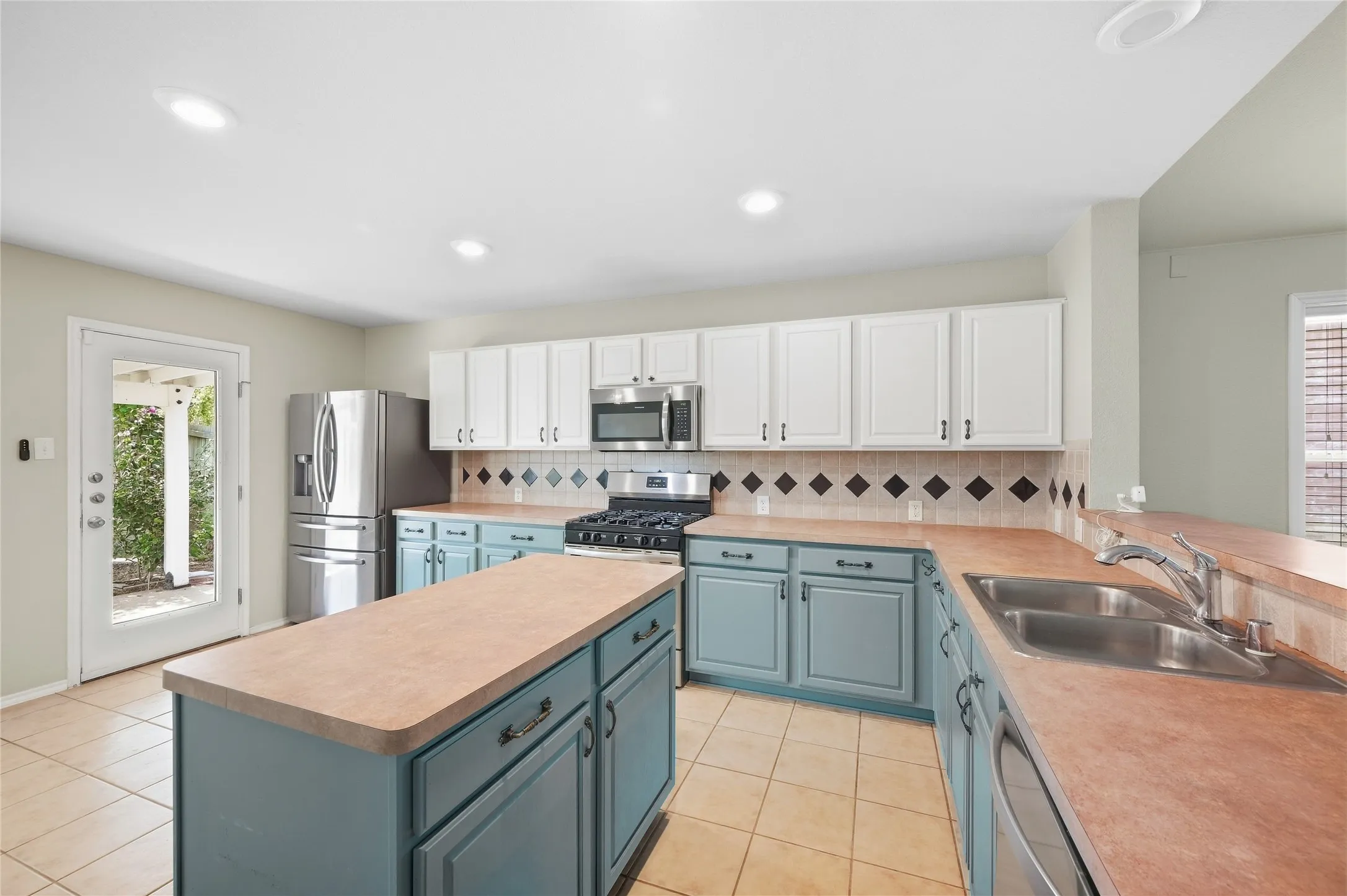 Single Family Residence For Rent in Grayson County , 3518 Portsmouth Place, Sherman, Texas 75092, 4 Bedroom, 2 Bathroom, 2 Garage spaces, 1,908 Sqft, built in 2005, mls#21396005, Real Estate Agent in Sherman, Homes For Rent in Grayson county, Homes For Rent in Sherman, Realtor in Sherman Texas, Real Estate Brokerage Independent Realty Texas, Luminita Cordes Realtor