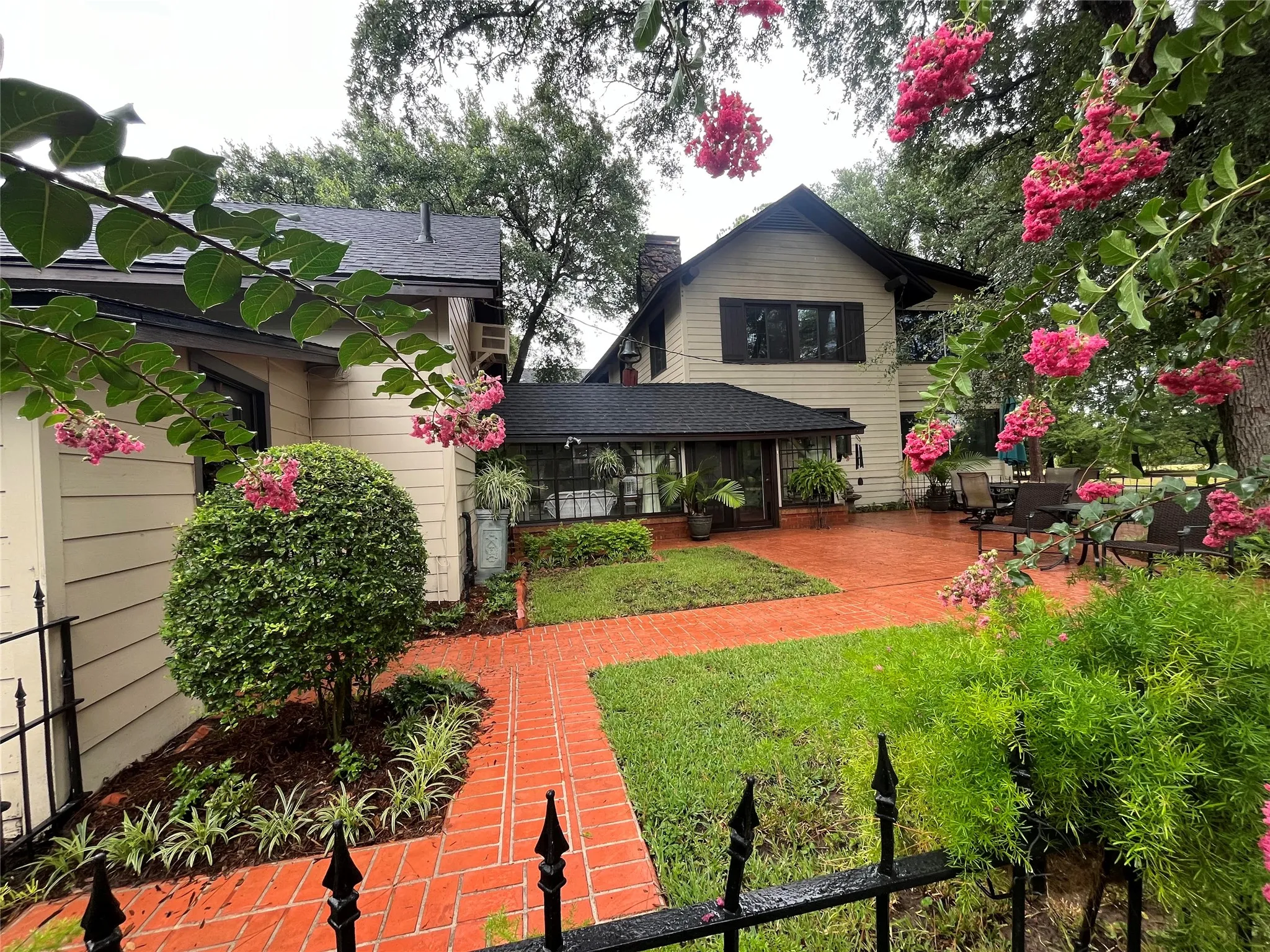 Farm For Sale in Freestone County , 1747 W Highway 84, Mexia, Texas 76667, 5 Bedroom, 5 Bathroom, Garage spaces, 4,276 Sqft, built in 1933, mls#21394841, Real Estate Agent in Mexia, Homes For Sale in Freestone county, Homes For Sale in Mexia, Realtor in Mexia Texas, Real Estate Brokerage Independent Realty Texas, Luminita Cordes Realtor