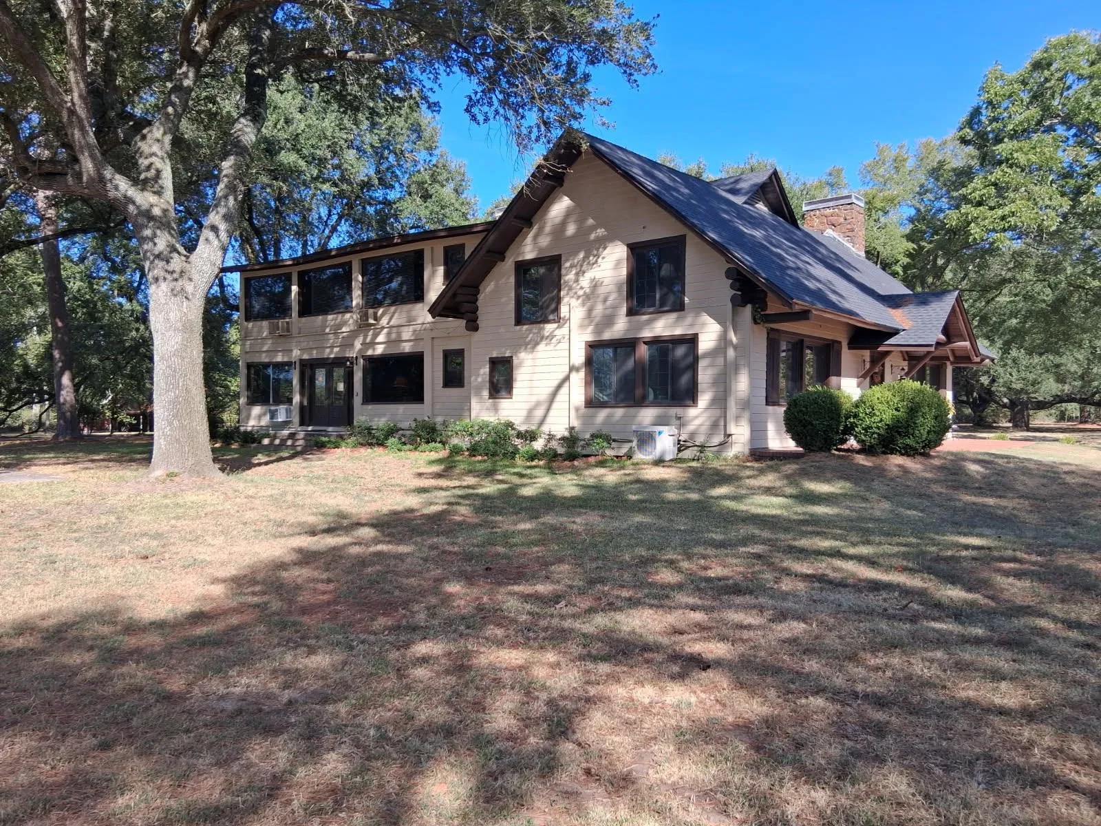 Farm For Sale in Freestone County , 1747 W Highway 84, Mexia, Texas 76667, 5 Bedroom, 5 Bathroom, Garage spaces, 4,276 Sqft, built in 1933, mls#21394841, Real Estate Agent in Mexia, Homes For Sale in Freestone county, Homes For Sale in Mexia, Realtor in Mexia Texas, Real Estate Brokerage Independent Realty Texas, Luminita Cordes Realtor