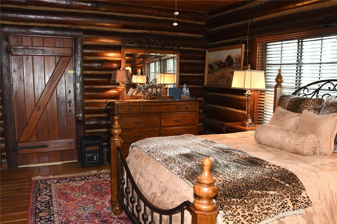 Farm For Sale in Freestone County , 1747 W Highway 84, Mexia, Texas 76667, 5 Bedroom, 5 Bathroom, Garage spaces, 4,276 Sqft, built in 1933, mls#21394841, Real Estate Agent in Mexia, Homes For Sale in Freestone county, Homes For Sale in Mexia, Realtor in Mexia Texas, Real Estate Brokerage Independent Realty Texas, Luminita Cordes Realtor