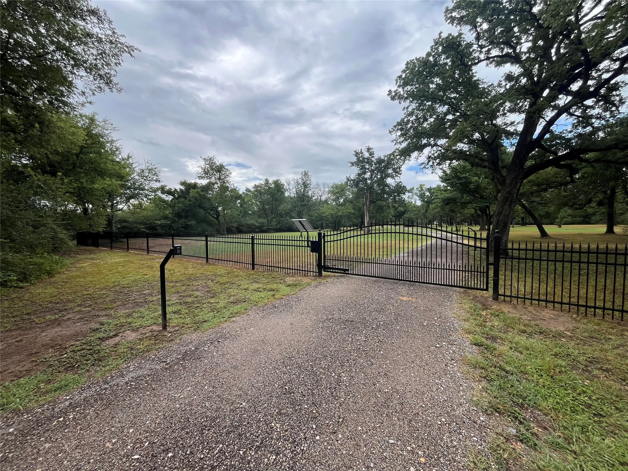 Farm For Sale in Freestone County , 1747 W Highway 84, Mexia, Texas 76667, 5 Bedroom, 5 Bathroom, Garage spaces, 4,276 Sqft, built in 1933, mls#21394841, Real Estate Agent in Mexia, Homes For Sale in Freestone county, Homes For Sale in Mexia, Realtor in Mexia Texas, Real Estate Brokerage Independent Realty Texas, Luminita Cordes Realtor