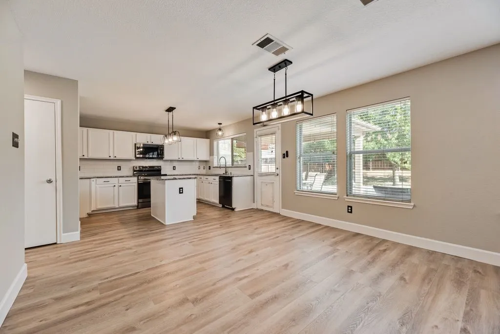 Single Family Residence For Rent in Collin County , 1316 Hunter Lane, Celina, Texas 75009, 4 Bedroom, 3 Bathroom, 2 Garage spaces, 2,539 Sqft, built in 2003, mls#21391859, Real Estate Agent in Celina, Homes For Rent in Collin county, Homes For Rent in Celina, Realtor in Celina Texas, Real Estate Brokerage Independent Realty Texas, Luminita Cordes Realtor