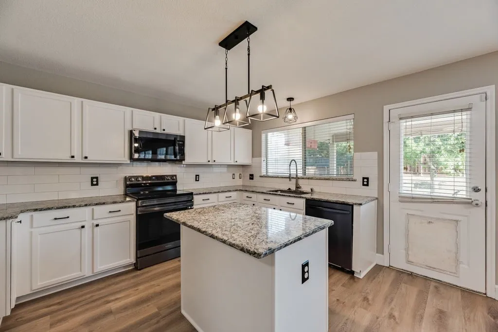 Single Family Residence For Rent in Collin County , 1316 Hunter Lane, Celina, Texas 75009, 4 Bedroom, 3 Bathroom, 2 Garage spaces, 2,539 Sqft, built in 2003, mls#21391859, Real Estate Agent in Celina, Homes For Rent in Collin county, Homes For Rent in Celina, Realtor in Celina Texas, Real Estate Brokerage Independent Realty Texas, Luminita Cordes Realtor