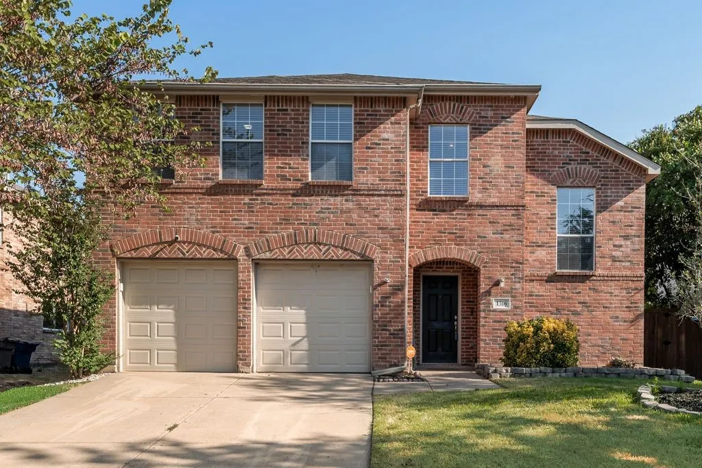 Single Family Residence For Rent in Collin County , 1316 Hunter Lane, Celina, Texas 75009, 4 Bedroom, 3 Bathroom, 2 Garage spaces, 2,539 Sqft, built in 2003, mls#21391859, Real Estate Agent in Celina, Homes For Rent in Collin county, Homes For Rent in Celina, Realtor in Celina Texas, Real Estate Brokerage Independent Realty Texas, Luminita Cordes Realtor