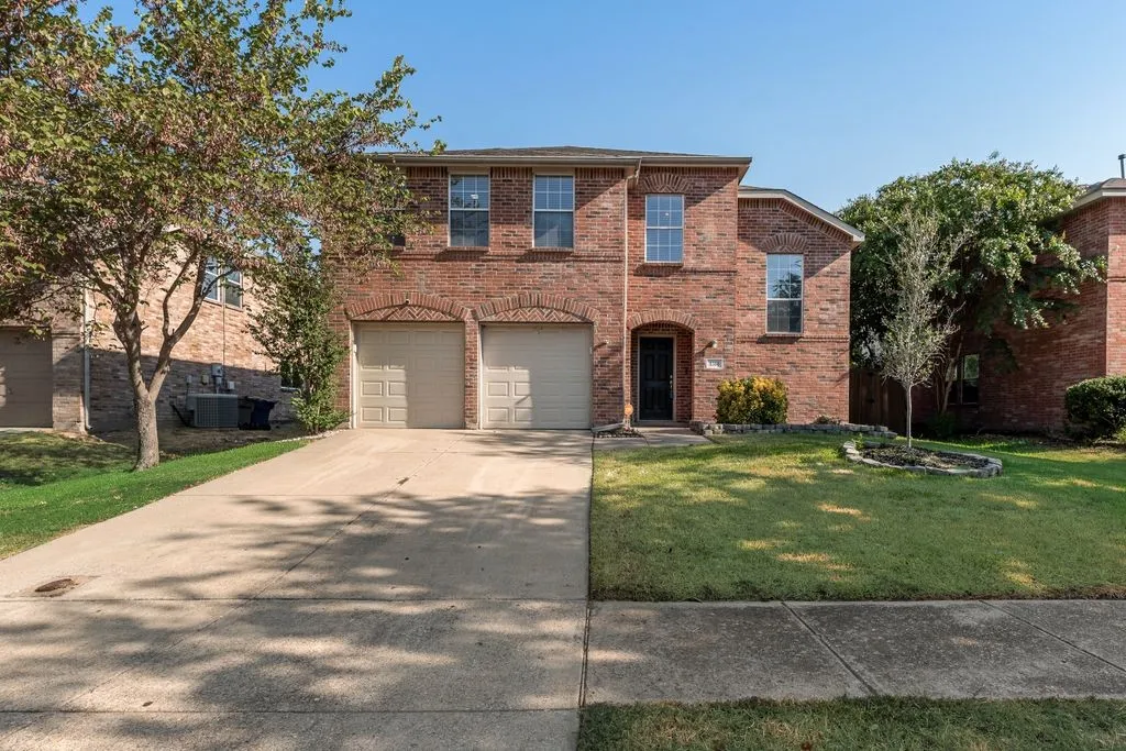 Single Family Residence For Rent in Collin County , 1316 Hunter Lane, Celina, Texas 75009, 4 Bedroom, 3 Bathroom, 2 Garage spaces, 2,539 Sqft, built in 2003, mls#21391859, Real Estate Agent in Celina, Homes For Rent in Collin county, Homes For Rent in Celina, Realtor in Celina Texas, Real Estate Brokerage Independent Realty Texas, Luminita Cordes Realtor