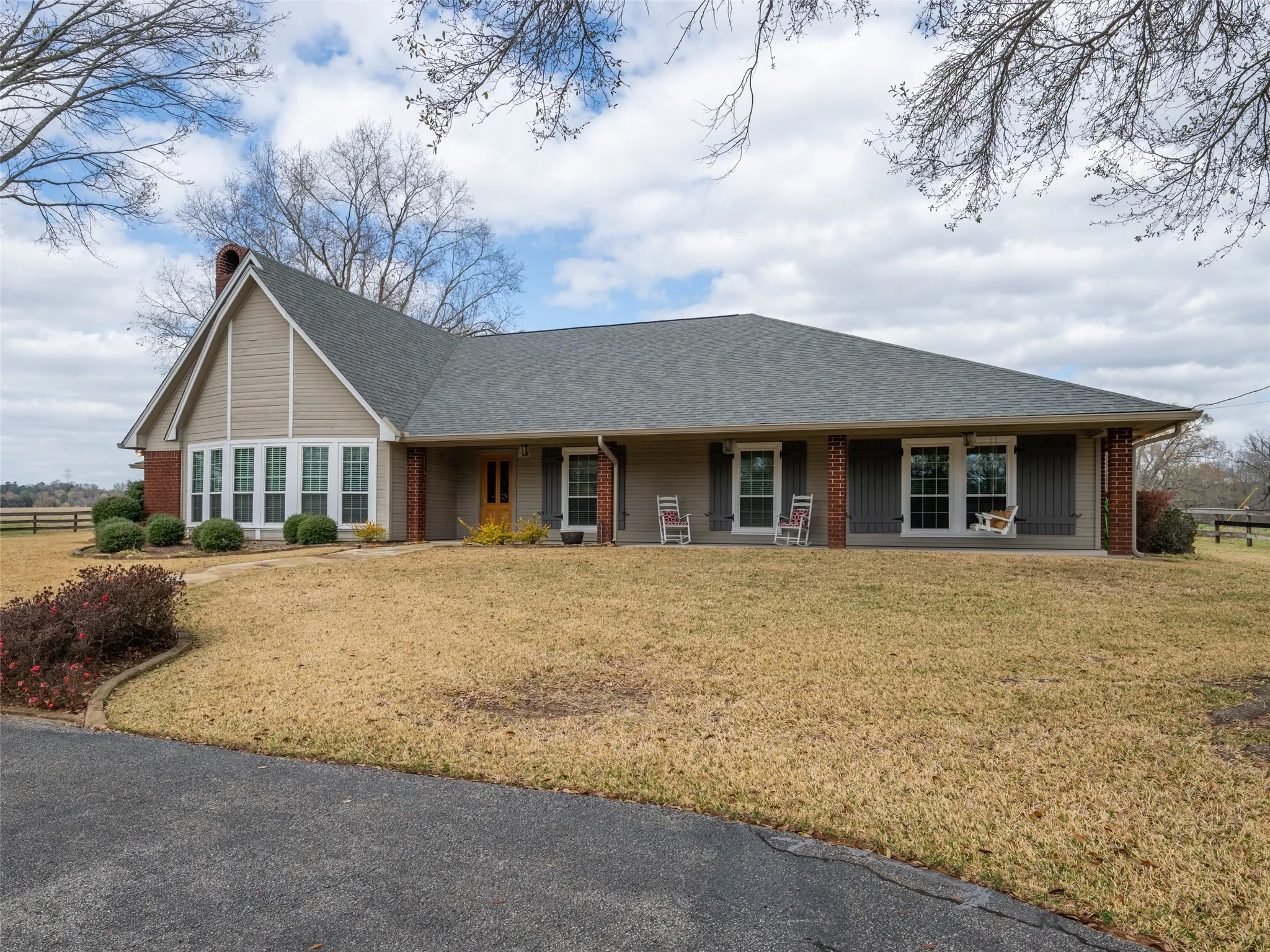 Single-story residence featuring a gray shingle roof and a combination of siding and stucco exterior