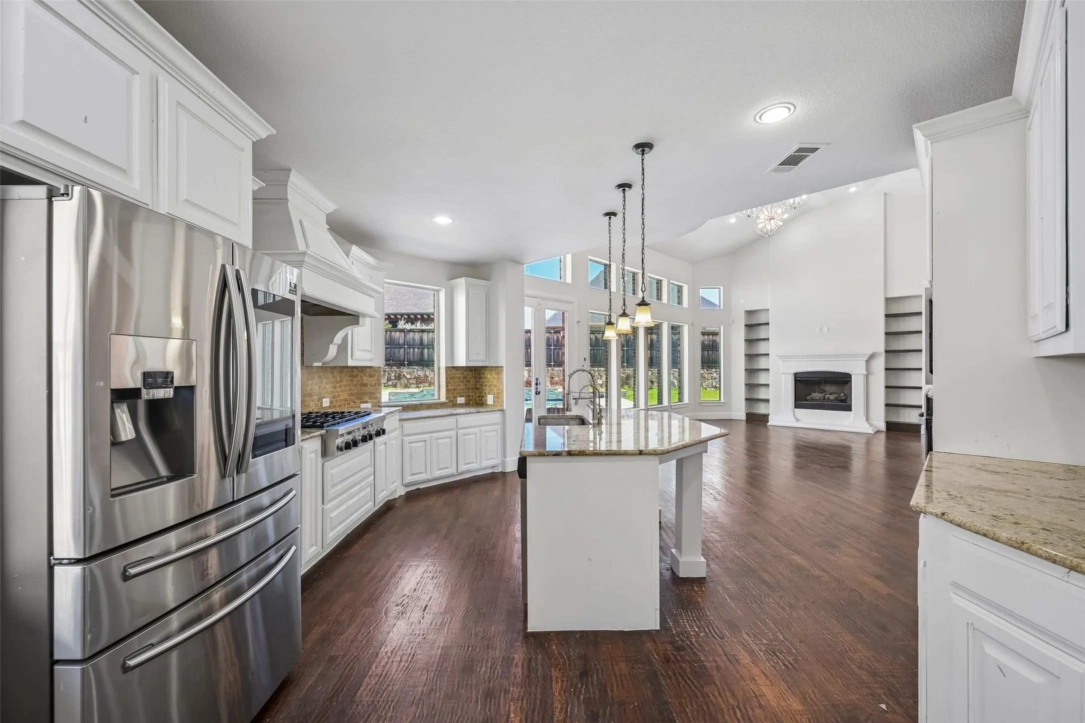 Single Family Residence For Sale in Denton County , 2156 Alcove Drive, Frisco, Texas 75034, 4 Bedroom, 4 Bathroom, 2 Garage spaces, 4,587 Sqft, built in 2016, mls#21396020, Real Estate Agent in Frisco, Homes For Sale in Denton county, Homes For Sale in Frisco, Realtor in Frisco Texas, Real Estate Brokerage Independent Realty Texas, Luminita Cordes Realtor
