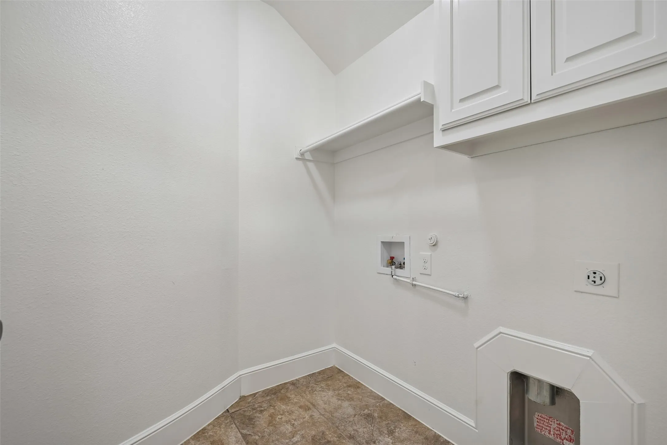 Single Family Residence For Sale in Denton County , 2156 Alcove Drive, Frisco, Texas 75034, 4 Bedroom, 4 Bathroom, 2 Garage spaces, 4,587 Sqft, built in 2016, mls#21396020, Real Estate Agent in Frisco, Homes For Sale in Denton county, Homes For Sale in Frisco, Realtor in Frisco Texas, Real Estate Brokerage Independent Realty Texas, Luminita Cordes Realtor