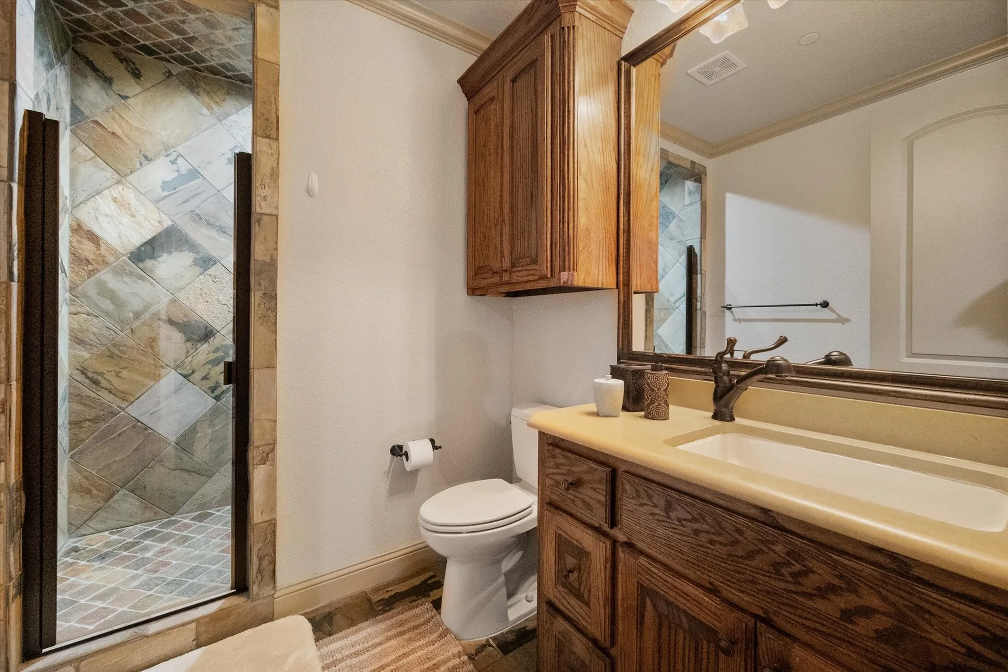 Single Family Residence For Sale in Wise County , 103 Oak Grove Lane, Boyd, Texas 76023, 6 Bedroom, 5 Bathroom, 4 Garage spaces, 5,513 Sqft, built in 2007, mls#21387246, Real Estate Agent in Boyd, Homes For Sale in Wise county, Homes For Sale in Boyd, Realtor in Boyd Texas, Real Estate Brokerage Independent Realty Texas, Luminita Cordes Realtor