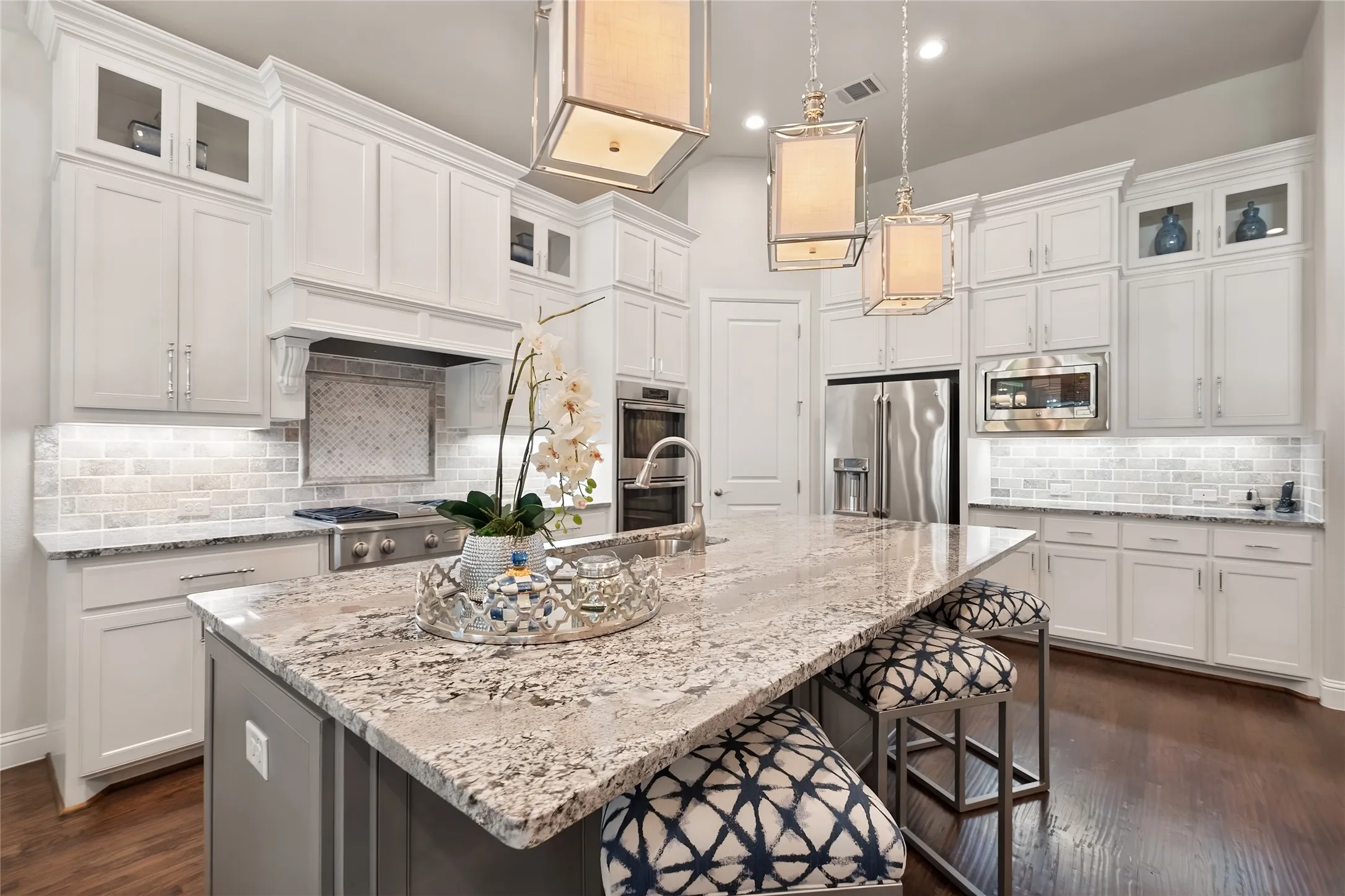 Single Family Residence For Sale in Tarrant County , 5604 Heron Drive W, Colleyville, Texas 76034, 3 Bedroom, 3 Bathroom, 2 Garage spaces, 2,738 Sqft, built in 2016, mls#21395432, Real Estate Agent in Colleyville, Homes For Sale in Tarrant county, Homes For Sale in Colleyville, Realtor in Colleyville Texas, Real Estate Brokerage Independent Realty Texas, Luminita Cordes Realtor