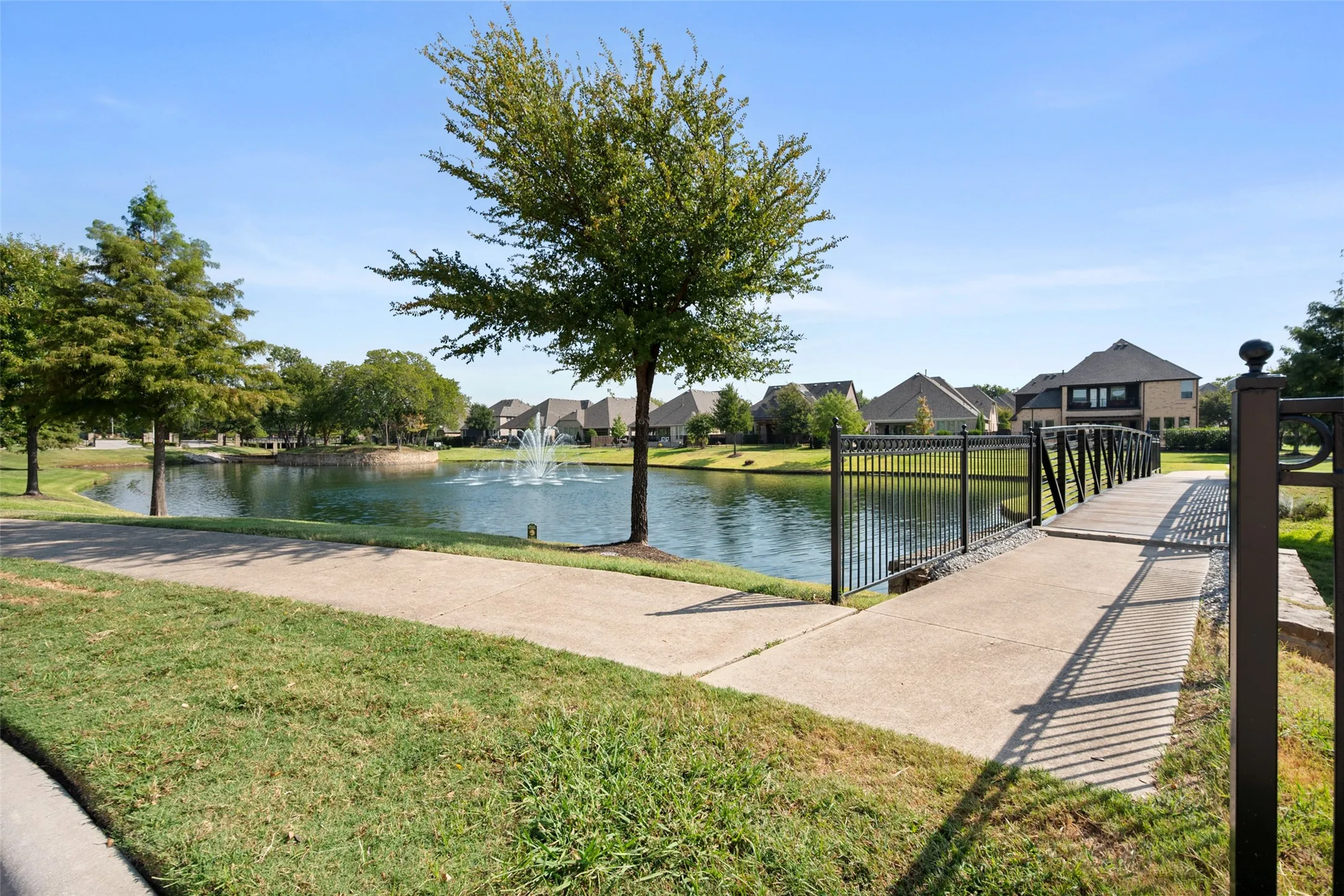 Single Family Residence For Sale in Tarrant County , 5604 Heron Drive W, Colleyville, Texas 76034, 3 Bedroom, 3 Bathroom, 2 Garage spaces, 2,738 Sqft, built in 2016, mls#21395432, Real Estate Agent in Colleyville, Homes For Sale in Tarrant county, Homes For Sale in Colleyville, Realtor in Colleyville Texas, Real Estate Brokerage Independent Realty Texas, Luminita Cordes Realtor